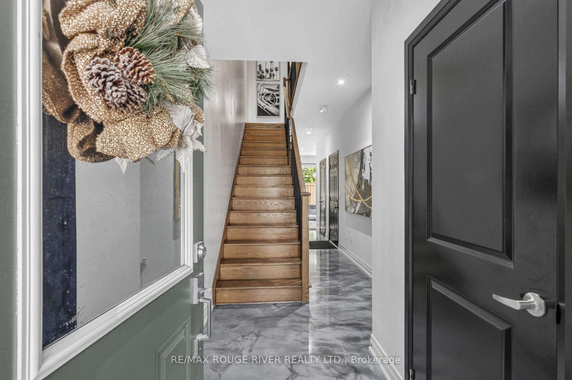 Photo 3 of 24 Waterside Way, Whitby, Port Whitby — HOMEH