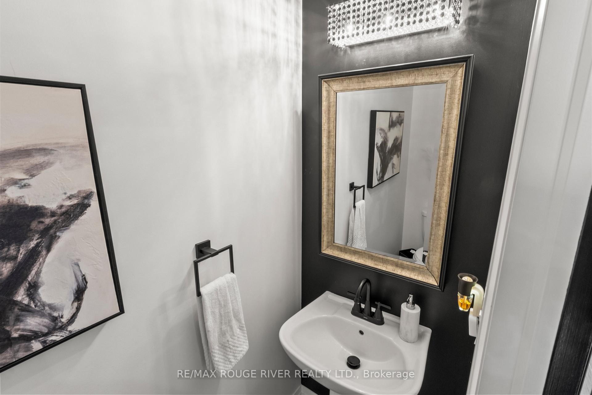 Photo 5 of 24 Waterside Way, Whitby, Port Whitby — HOMEH