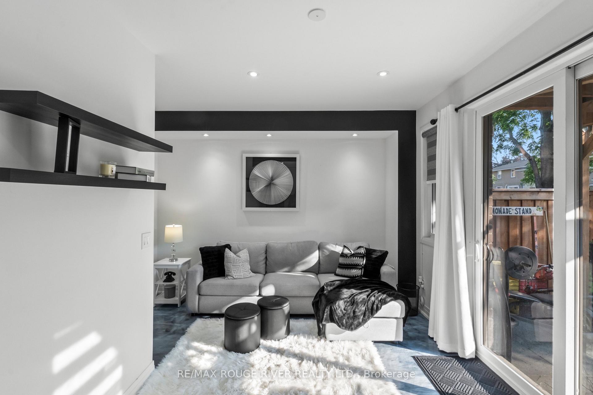 Photo 8 of 24 Waterside Way, Whitby, Port Whitby — HOMEH