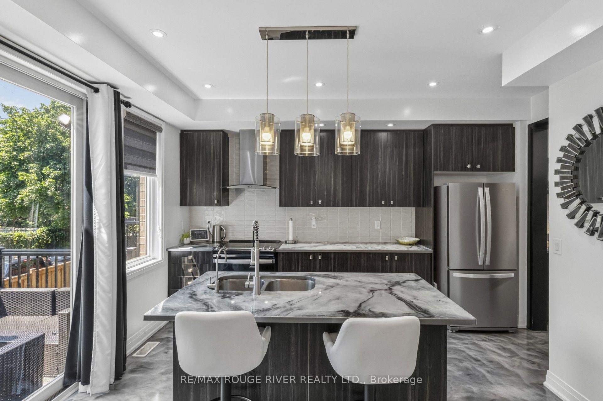Photo 17 of 24 Waterside Way, Whitby, Port Whitby — HOMEH