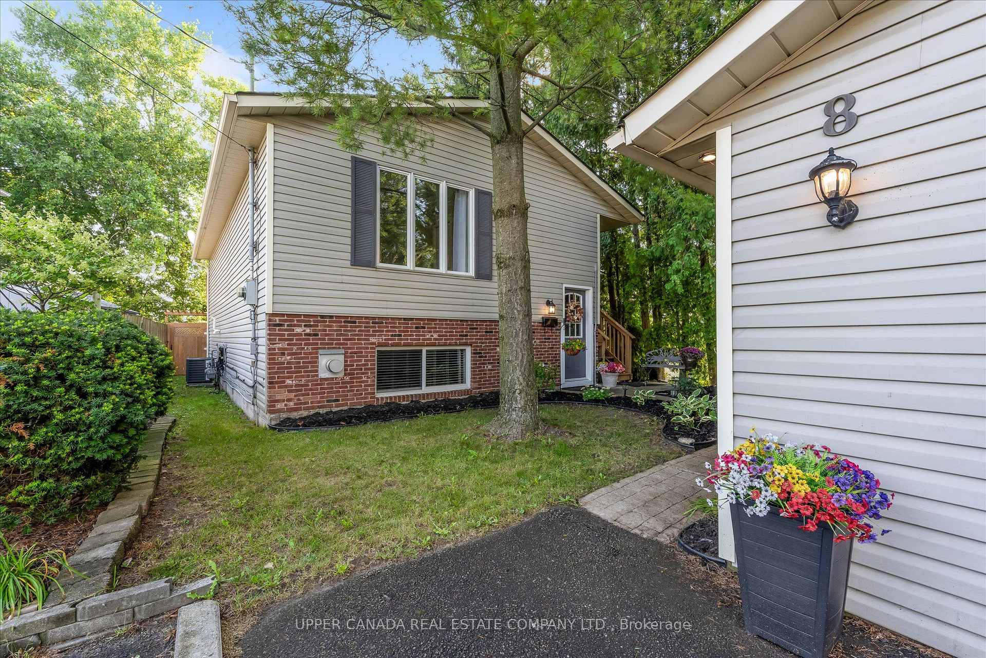Photo 2 of 8 Rose Street, St. Catharines, Grapeview — HOMEH