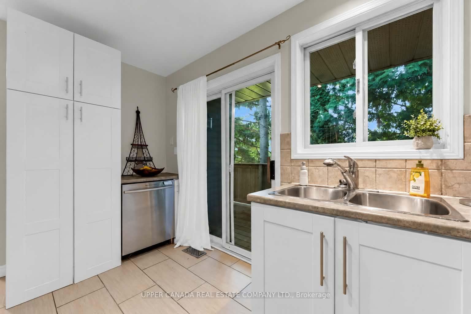 Photo 9 of 8 Rose Street, St. Catharines, Grapeview — HOMEH