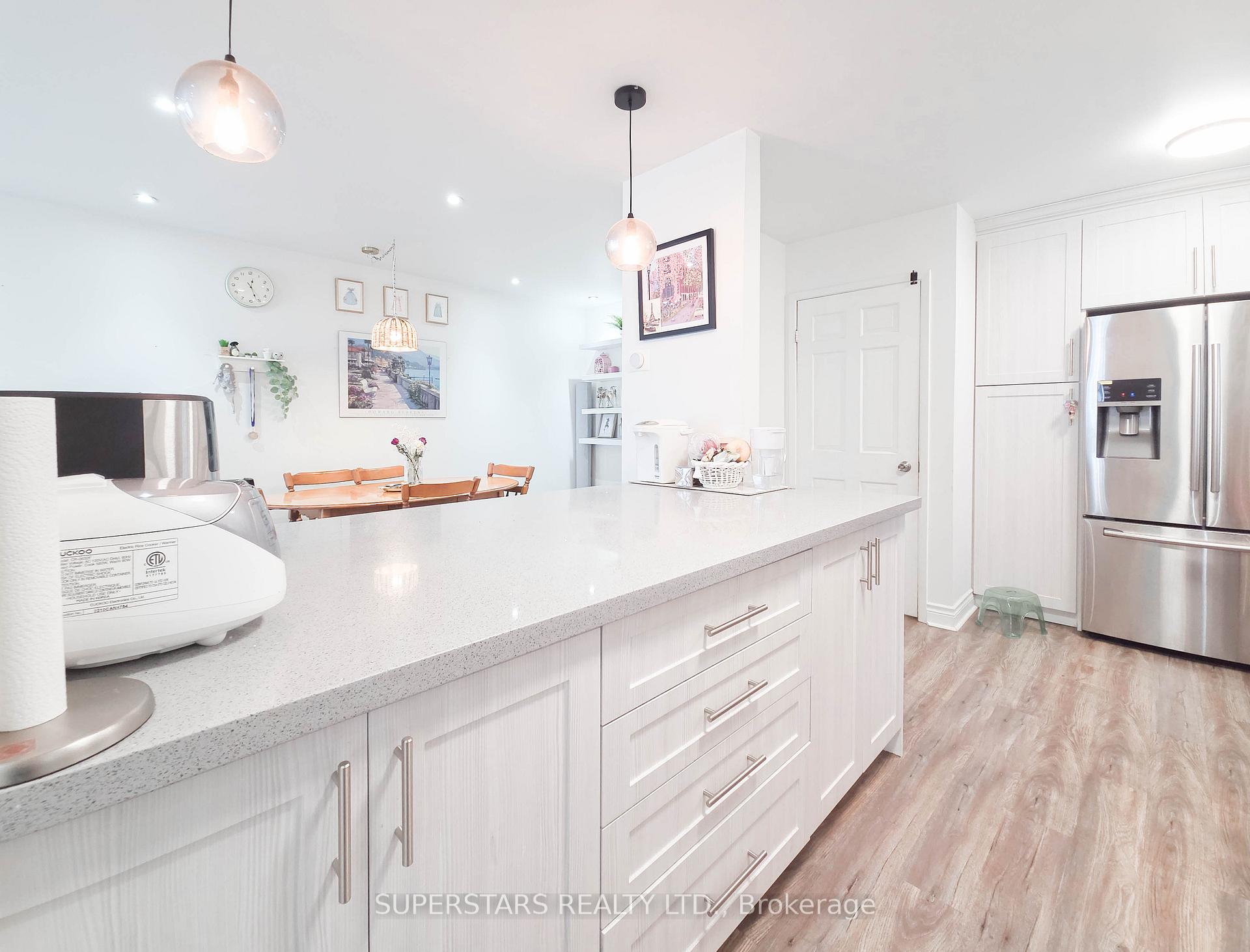 Photo 5 of 7553 Wildfern Drive, Mississauga, Malton — HOMEH