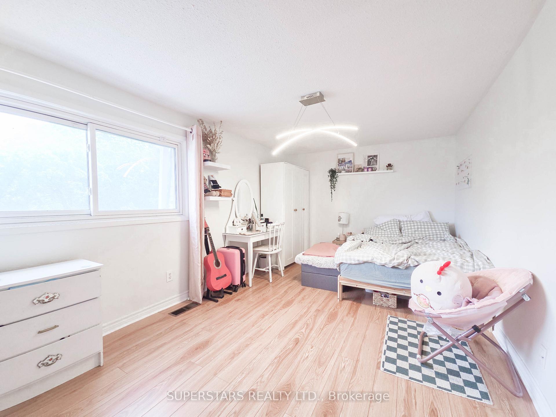 Photo 8 of 7553 Wildfern Drive, Mississauga, Malton — HOMEH
