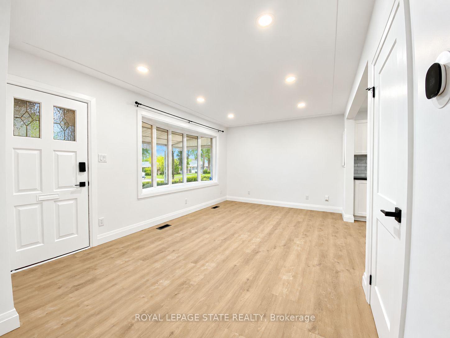 Photo 3 of Unit Upper, 24 Sandalwood Avenue, Hamilton, Huntington — HOMEH