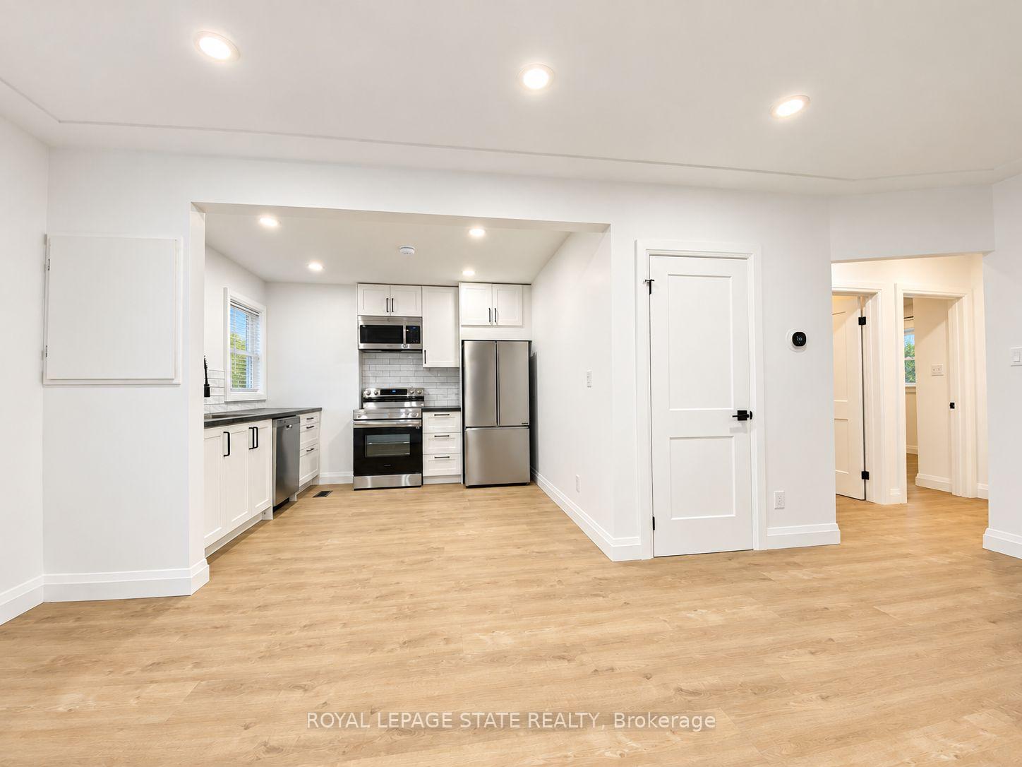 Photo 4 of Unit Upper, 24 Sandalwood Avenue, Hamilton, Huntington — HOMEH