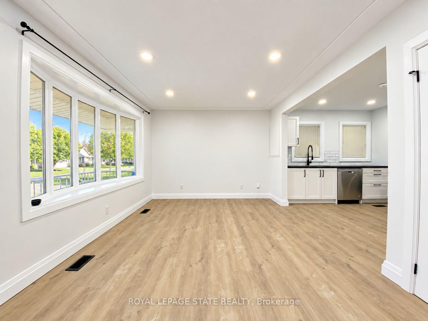 Photo 6 of Unit Upper, 24 Sandalwood Avenue, Hamilton, Huntington — HOMEH