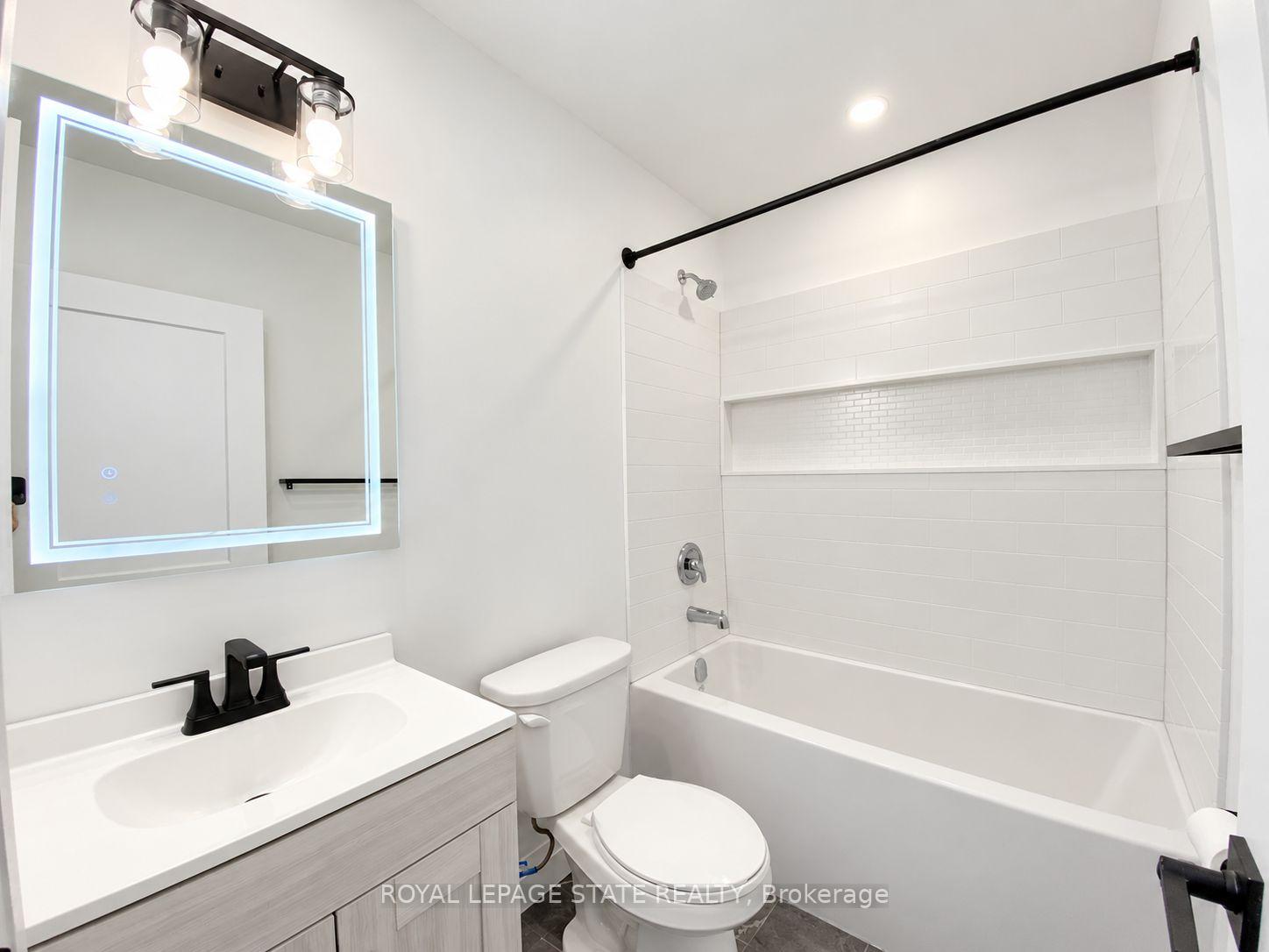 Photo 10 of Unit Upper, 24 Sandalwood Avenue, Hamilton, Huntington — HOMEH