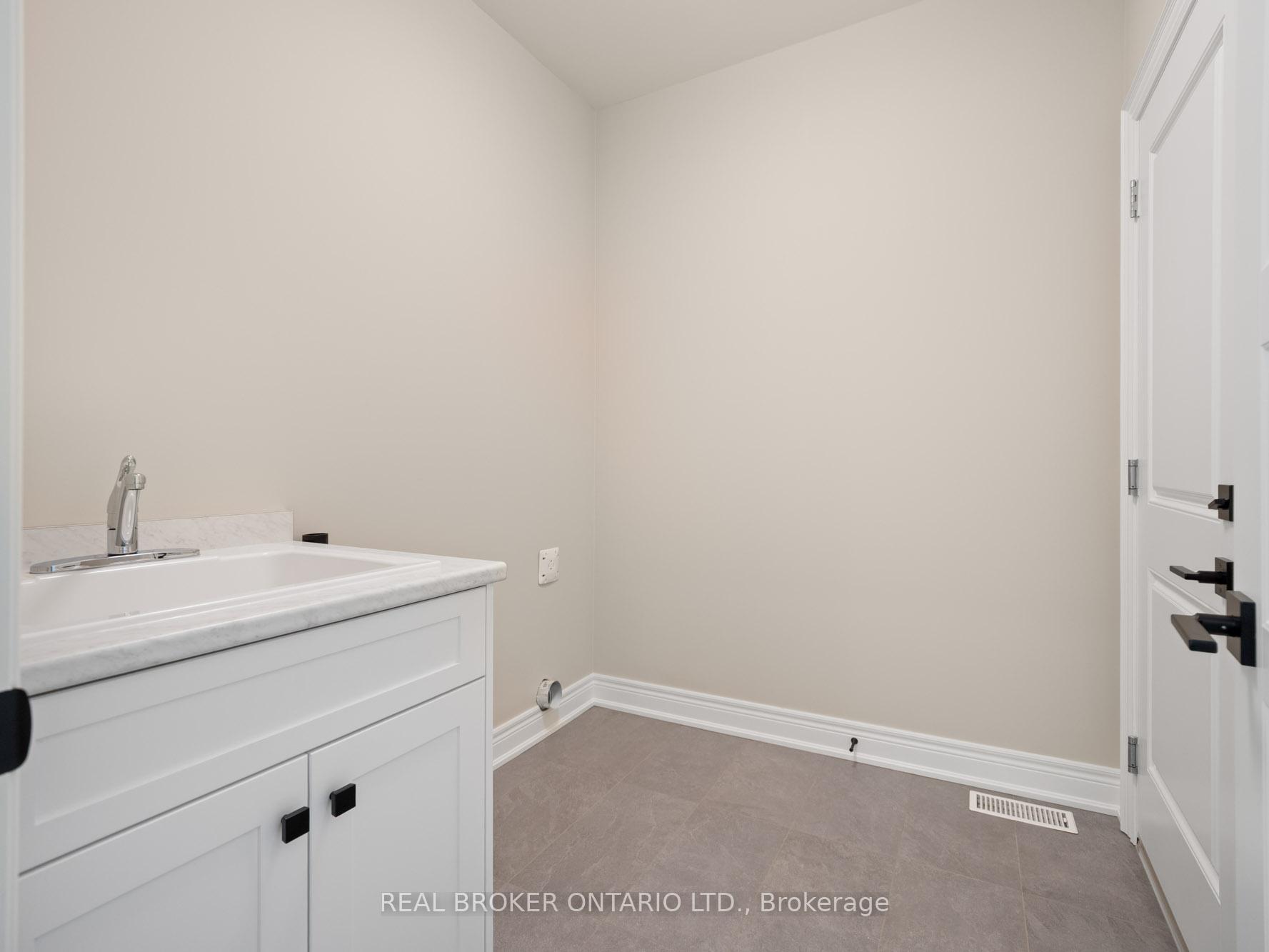 Photo 8 of 26 Austin Drive, Welland, West Welland — HOMEH