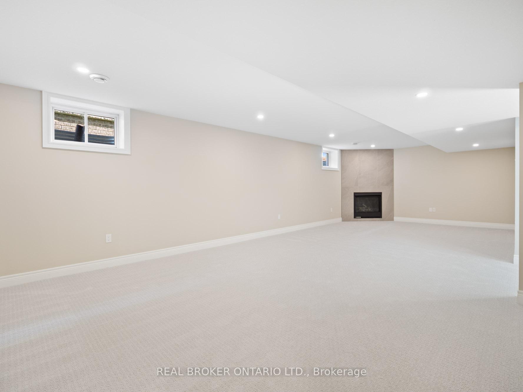 Photo 21 of 26 Austin Drive, Welland, West Welland — HOMEH