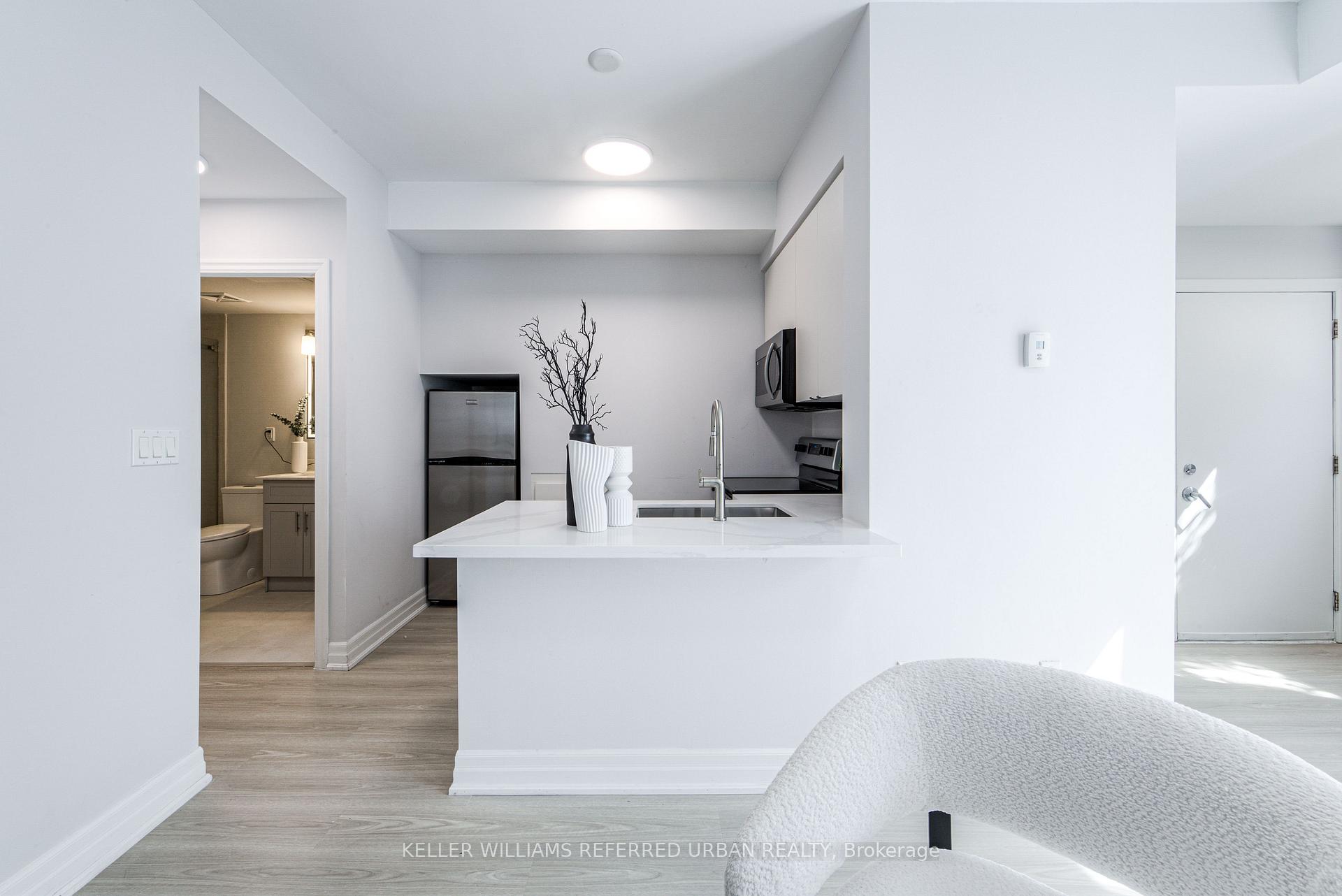 Photo 11 of Unit 802, 370 Wallace Avenue, Toronto, Dovercourt-Wallace Emerson-Junction — HOMEH