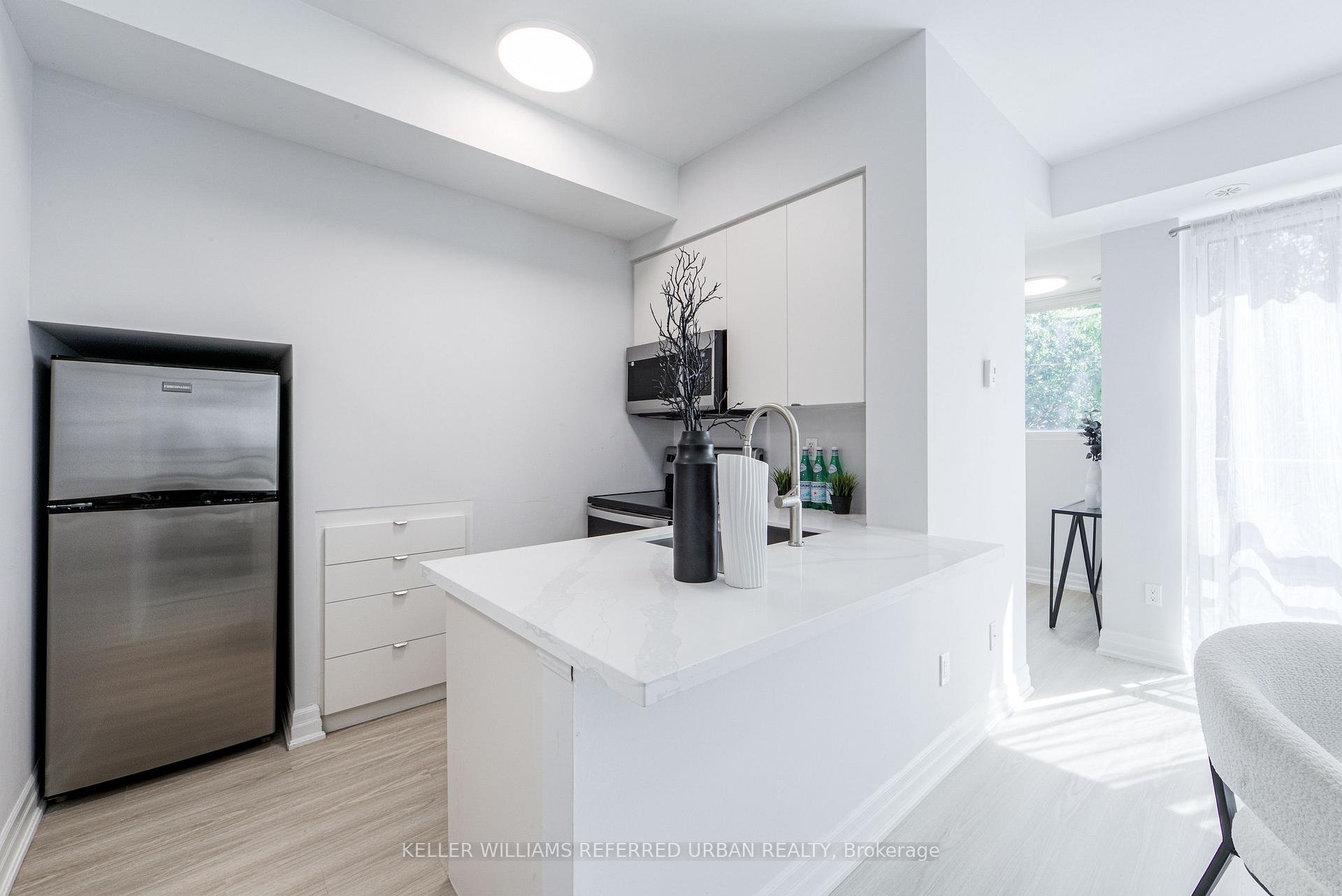 Photo 12 of Unit 802, 370 Wallace Avenue, Toronto, Dovercourt-Wallace Emerson-Junction — HOMEH
