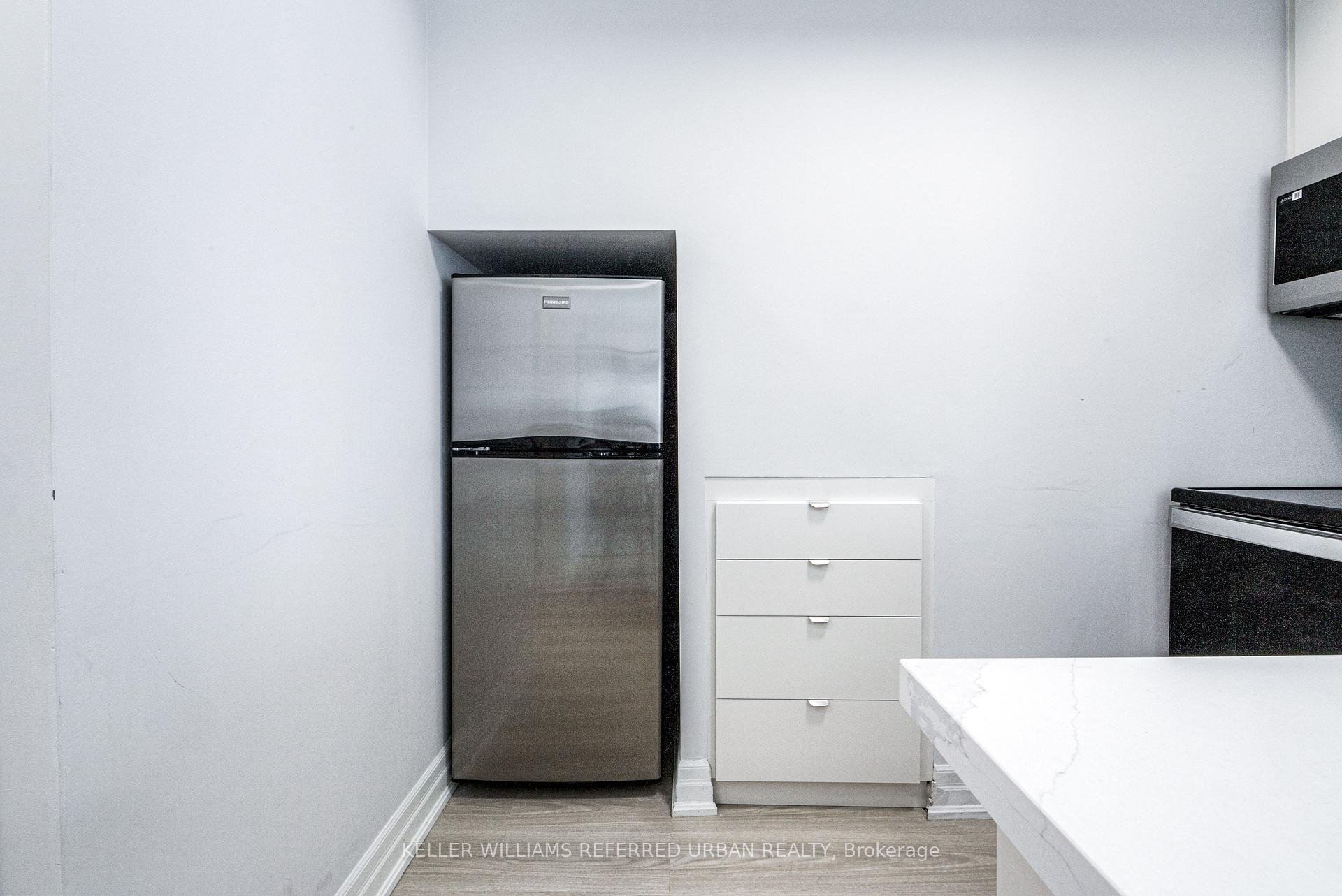 Photo 14 of Unit 802, 370 Wallace Avenue, Toronto, Dovercourt-Wallace Emerson-Junction — HOMEH