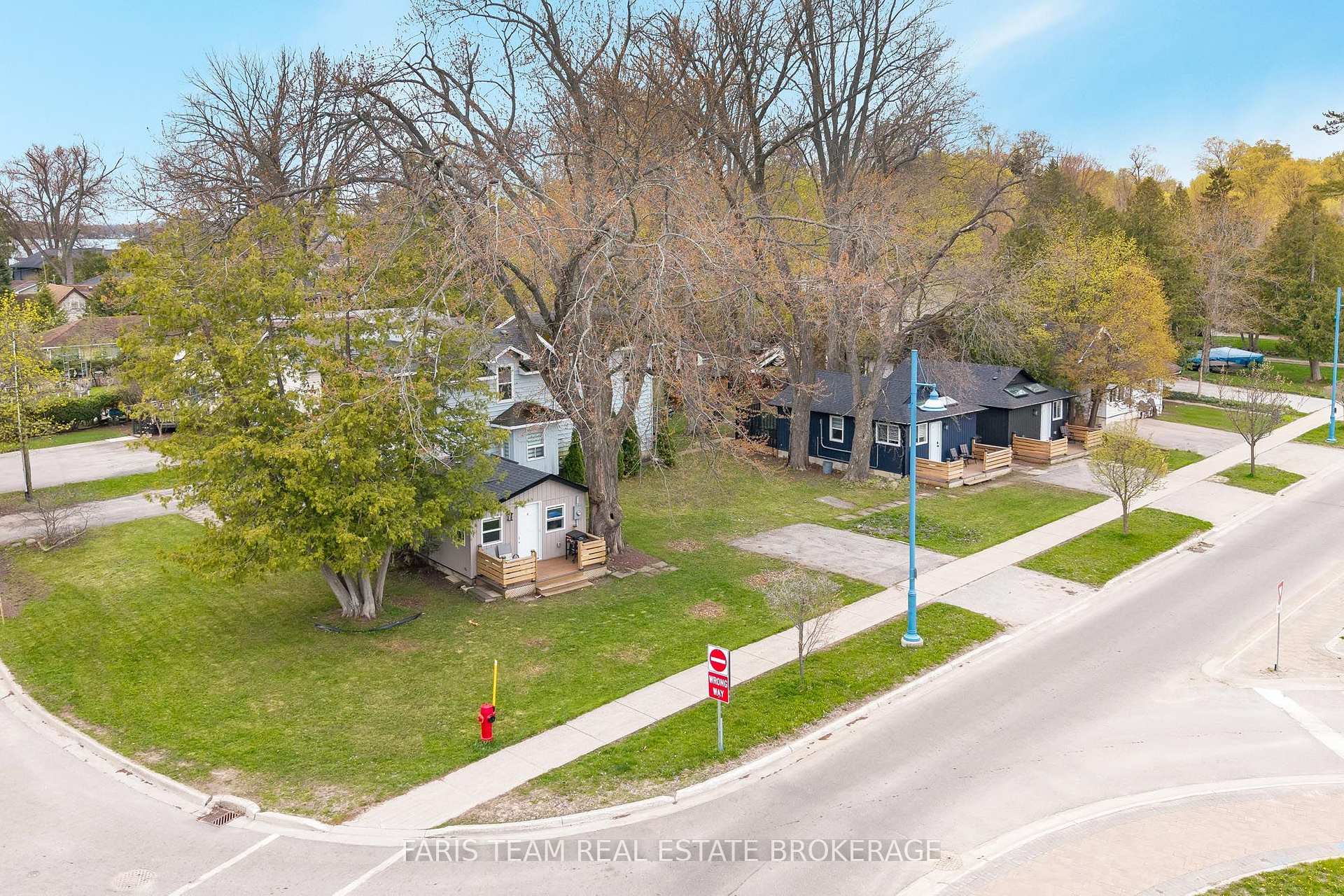 Photo 3 of 687 Innisfil Beach Road, Innisfil, Alcona — HOMEH