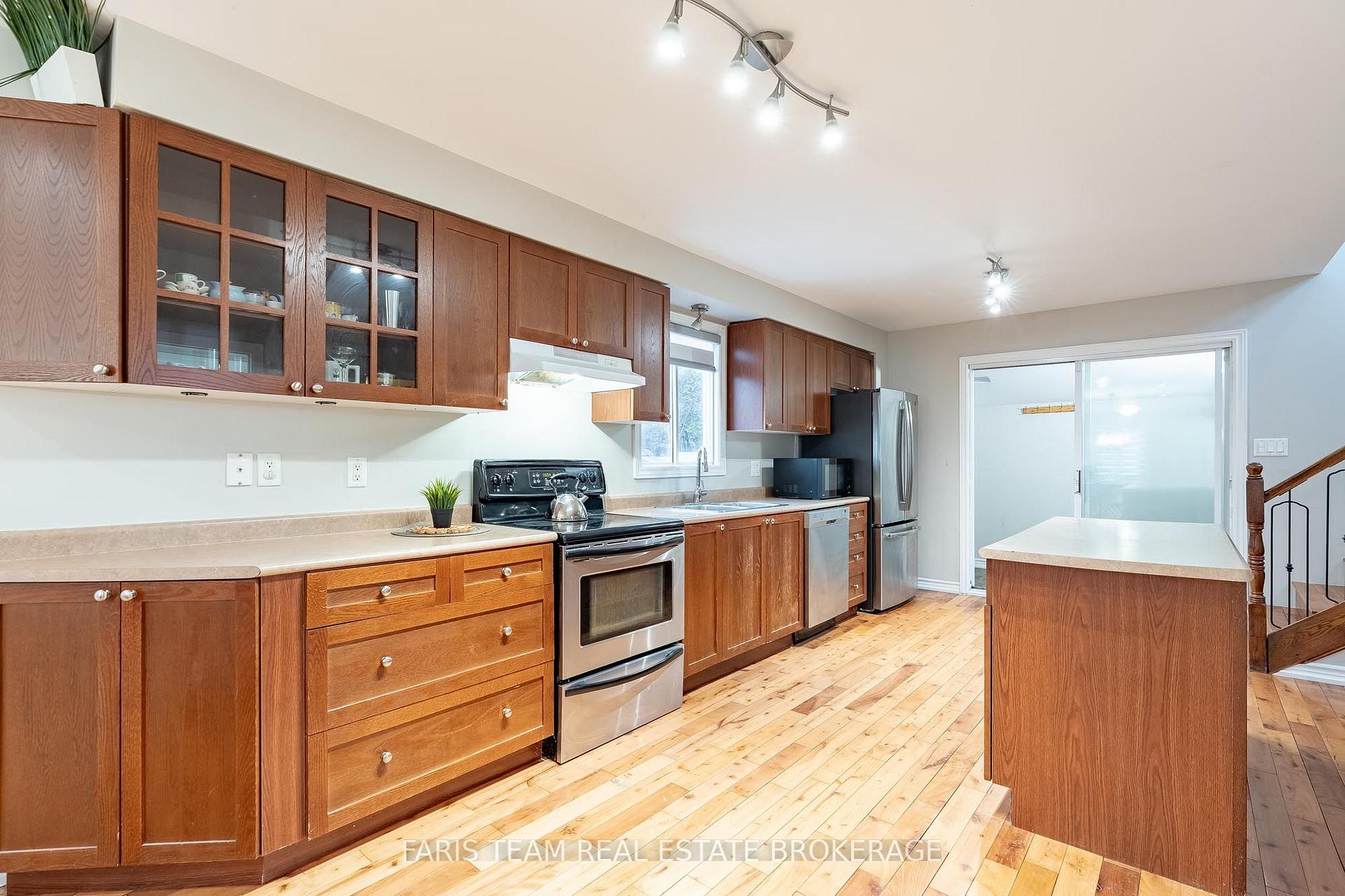 Photo 7 of 687 Innisfil Beach Road, Innisfil, Alcona — HOMEH