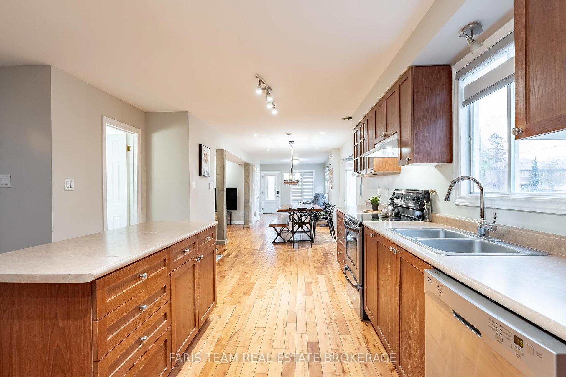 Photo 8 of 687 Innisfil Beach Road, Innisfil, Alcona — HOMEH