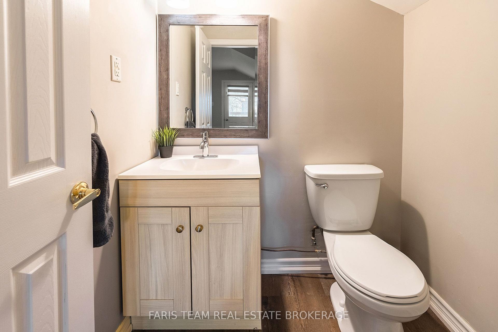 Photo 15 of 687 Innisfil Beach Road, Innisfil, Alcona — HOMEH