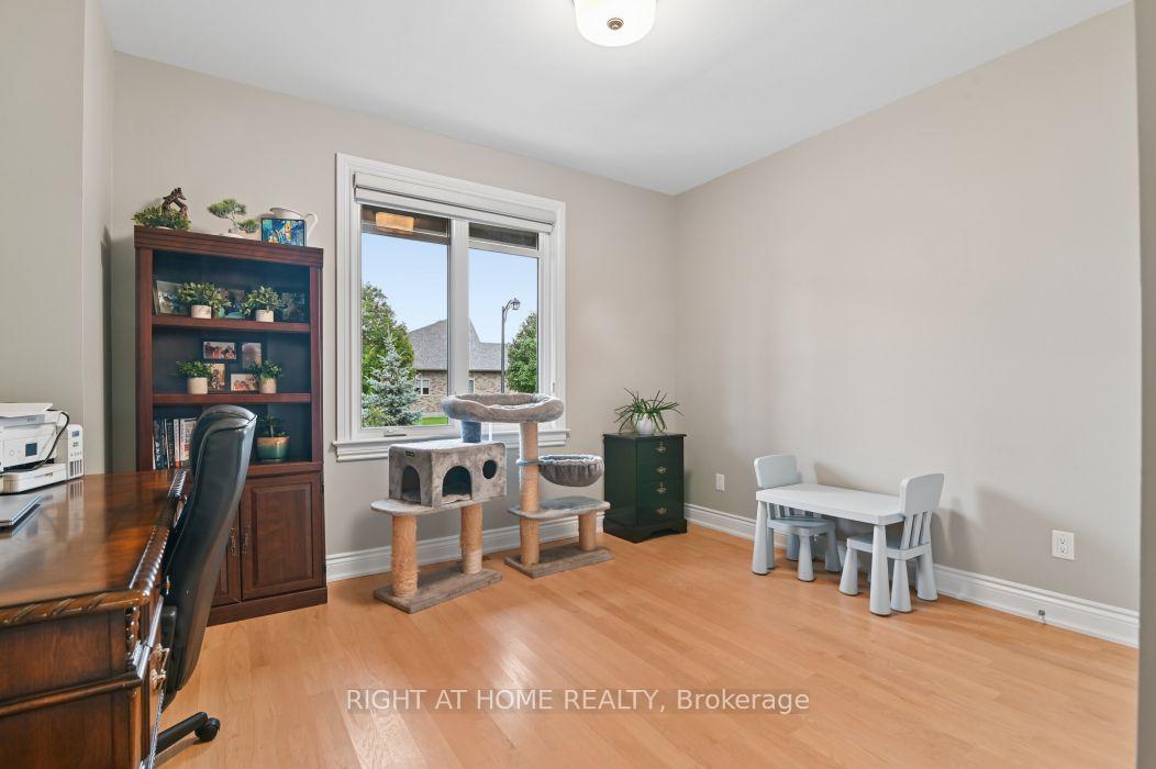 Photo 10 of 53 Bald Eagle Crescent, Ottawa, Richmond — HOMEH