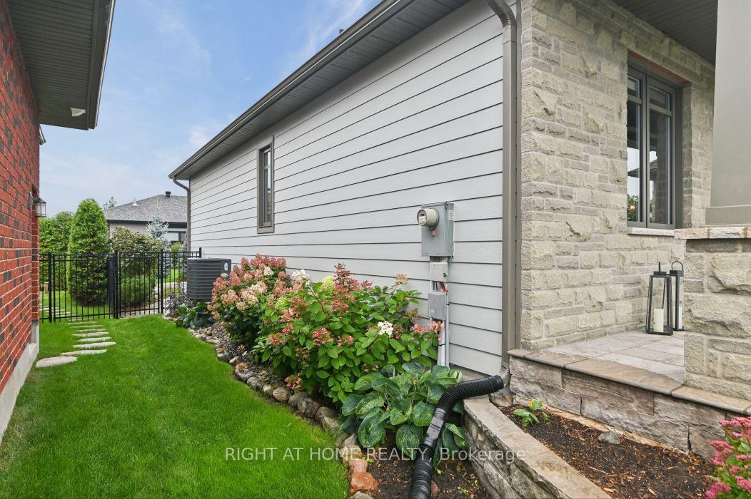 Photo 36 of 53 Bald Eagle Crescent, Ottawa, Richmond — HOMEH