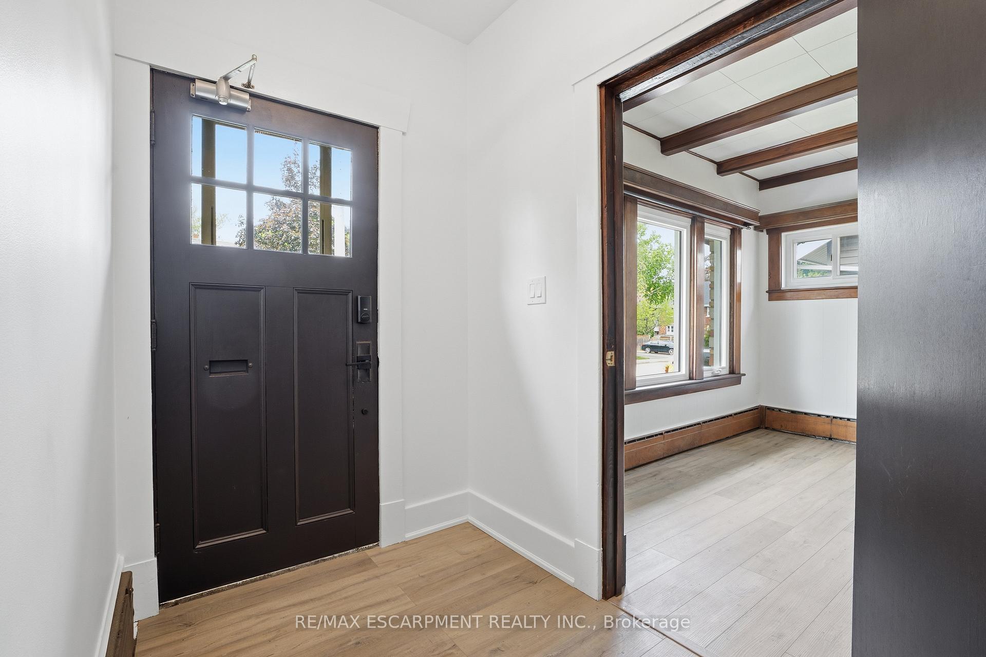 Photo 3 of 167 Balmoral Avenue S, Hamilton, Delta — HOMEH