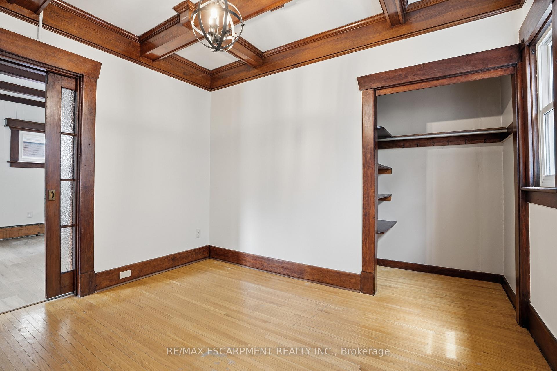 Photo 11 of 167 Balmoral Avenue S, Hamilton, Delta — HOMEH
