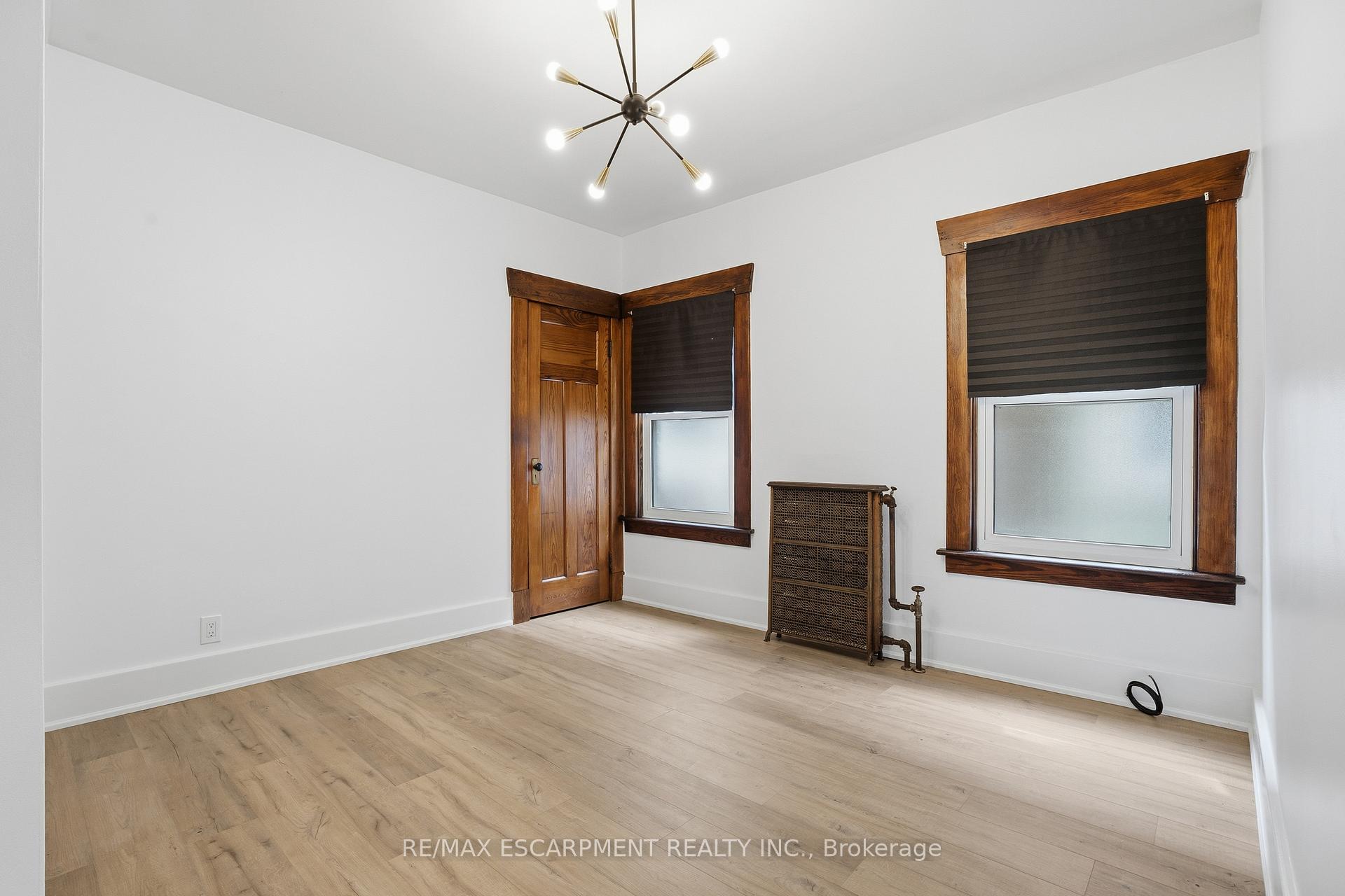 Photo 12 of 167 Balmoral Avenue S, Hamilton, Delta — HOMEH