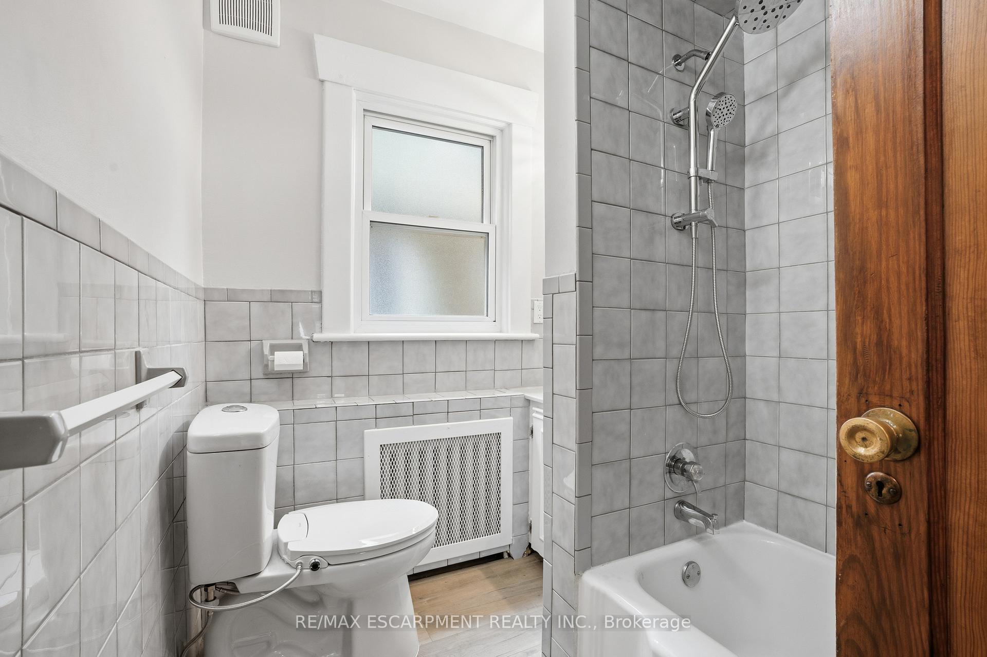 Photo 17 of 167 Balmoral Avenue S, Hamilton, Delta — HOMEH