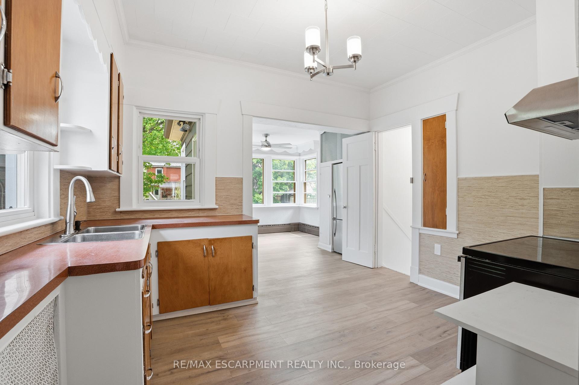 Photo 18 of 167 Balmoral Avenue S, Hamilton, Delta — HOMEH