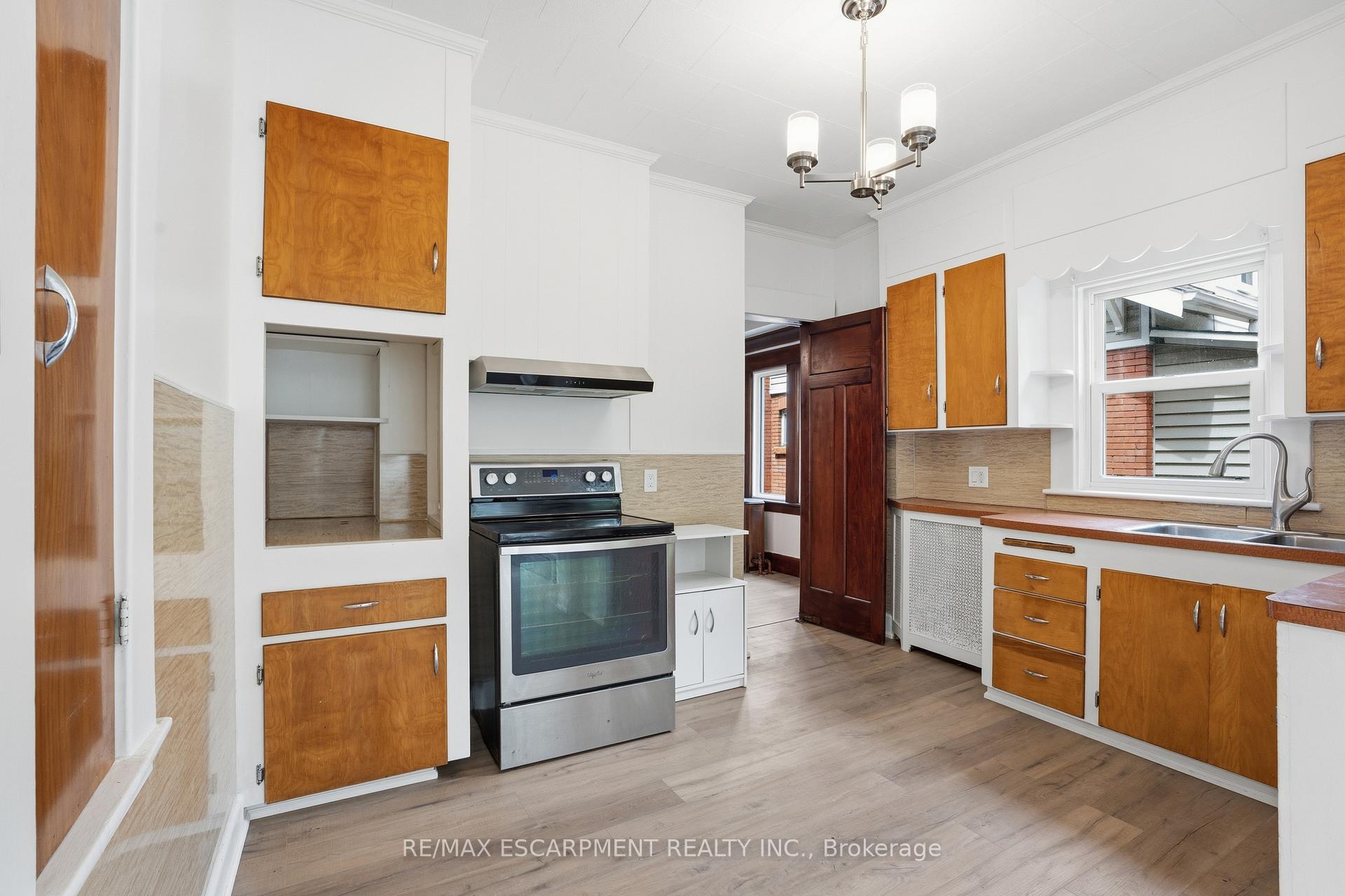 Photo 19 of 167 Balmoral Avenue S, Hamilton, Delta — HOMEH