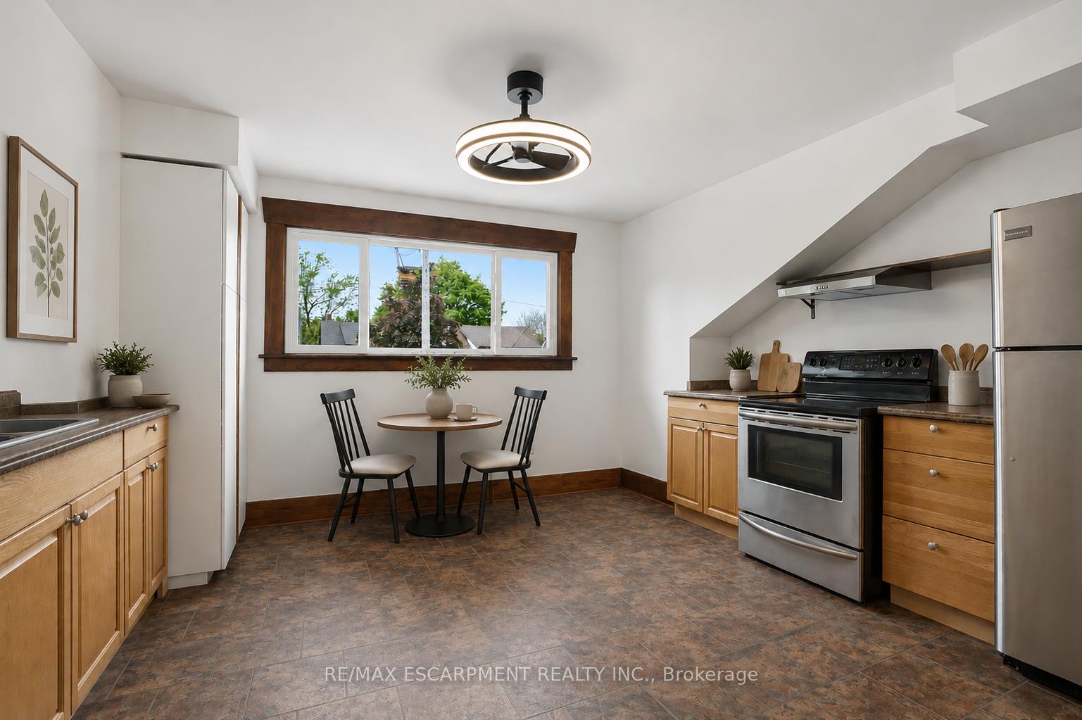 Photo 33 of 167 Balmoral Avenue S, Hamilton, Delta — HOMEH
