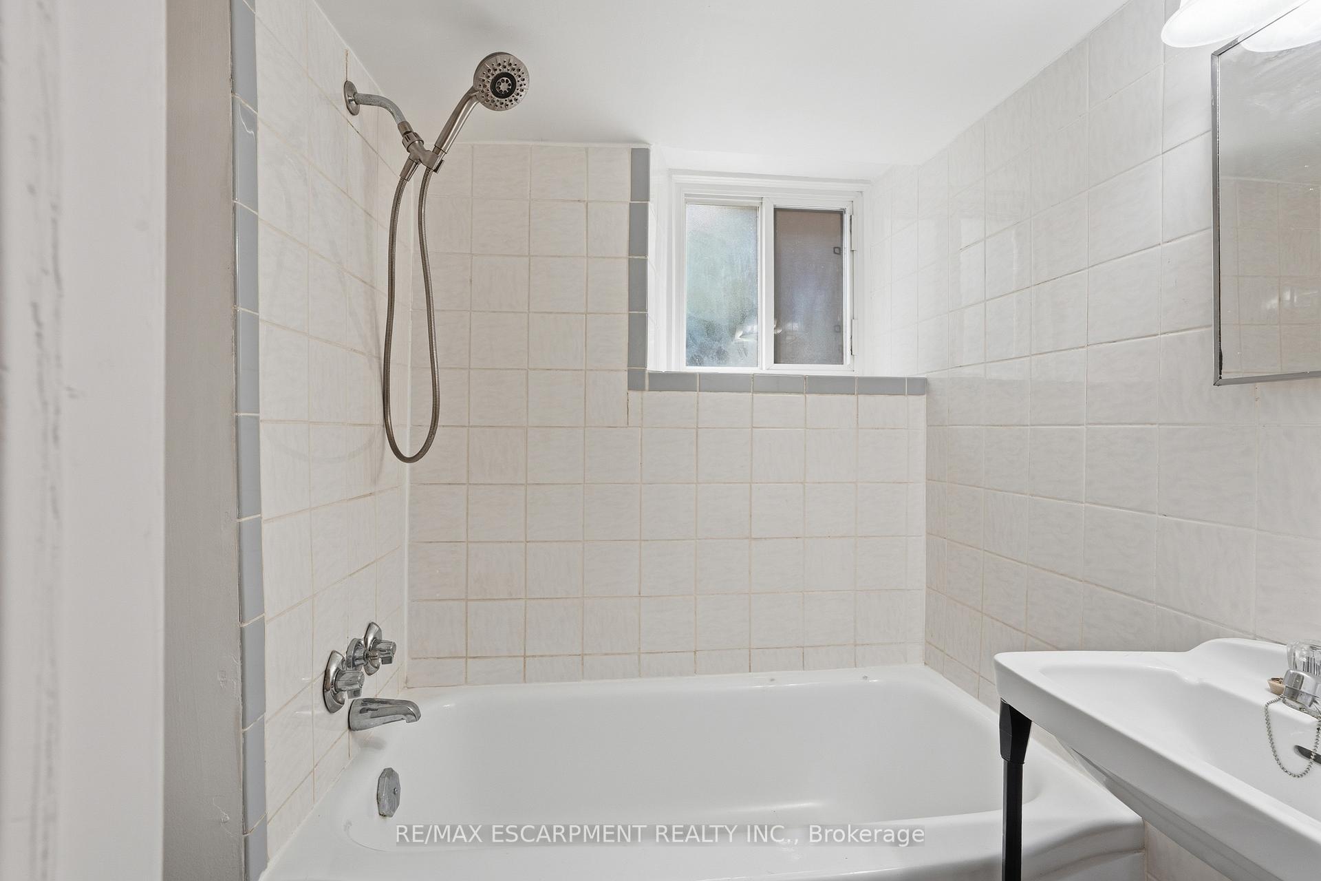 Photo 36 of 167 Balmoral Avenue S, Hamilton, Delta — HOMEH