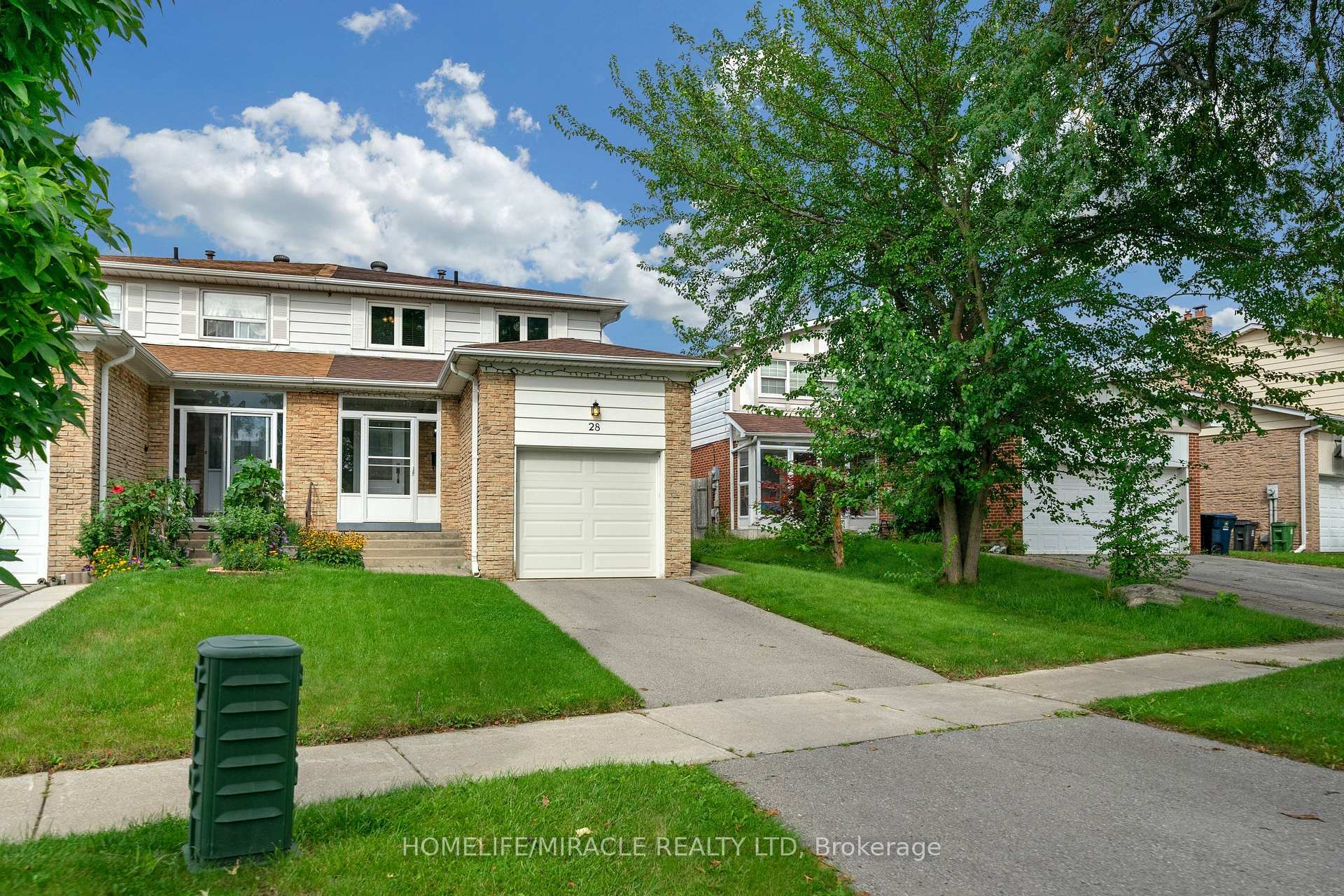 Photo 3 of 28 Rooksnest Trail, Scarborough, Agincourt North — HOMEH