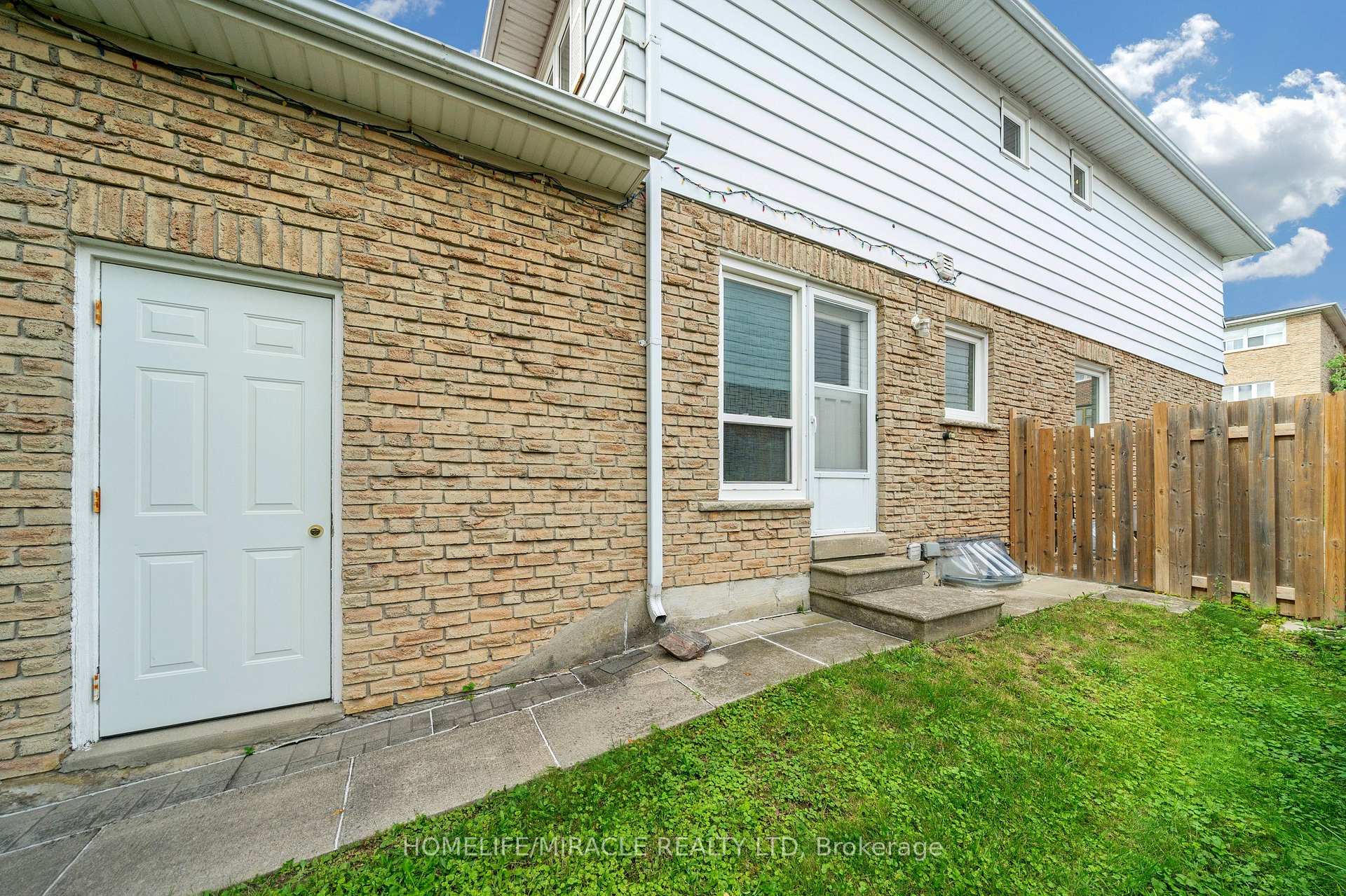 Photo 10 of 28 Rooksnest Trail, Scarborough, Agincourt North — HOMEH