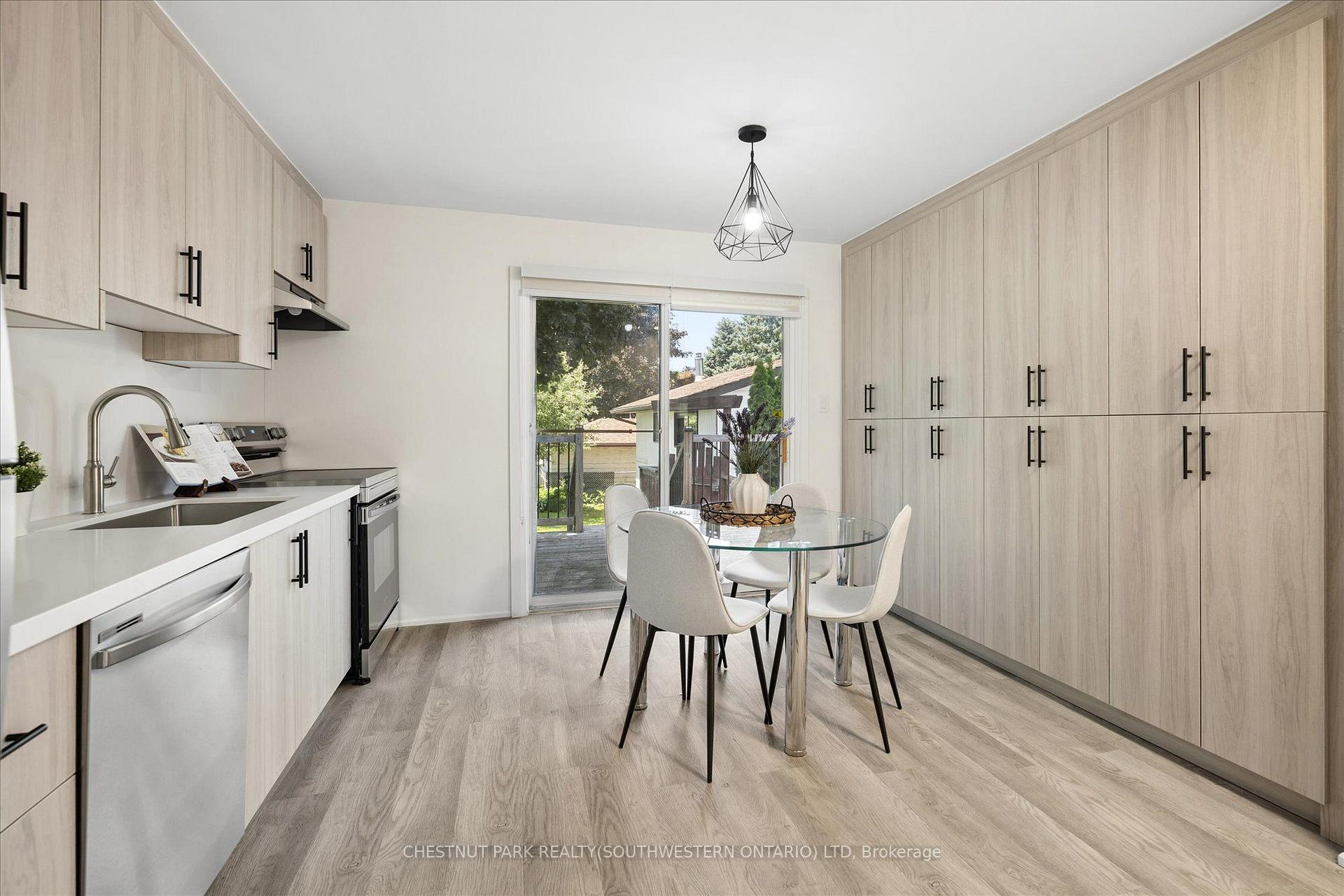 Photo 12 of 88 Woodhaven Drive, Kitchener, Vanier - Kitchener — HOMEH