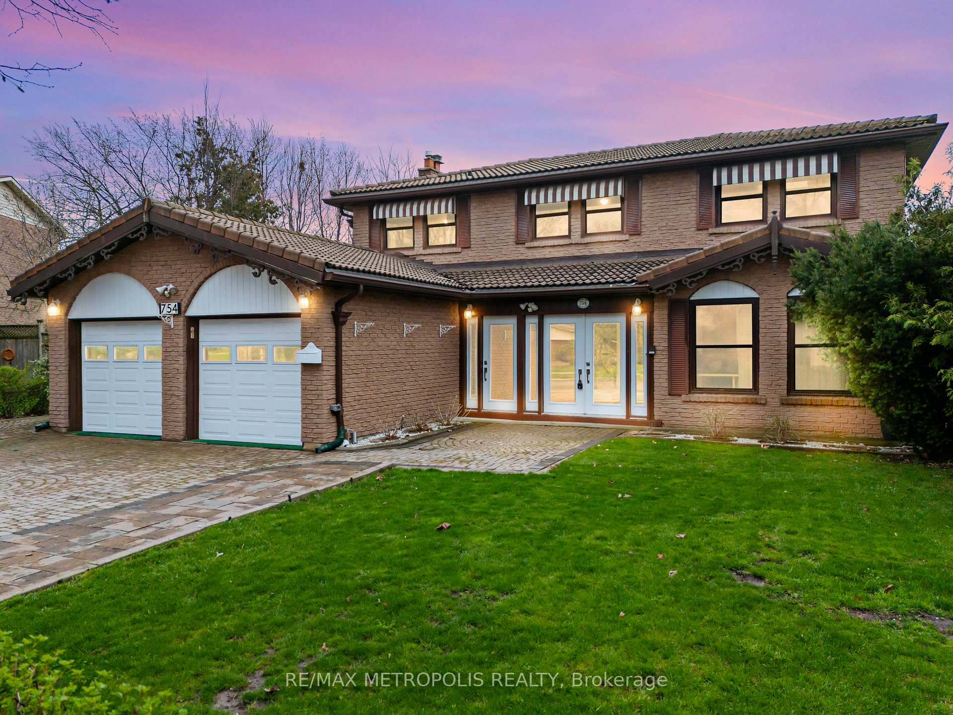 Photo 2 of Unit Upper, 754 Eyer Drive, Pickering, West Shore — HOMEH