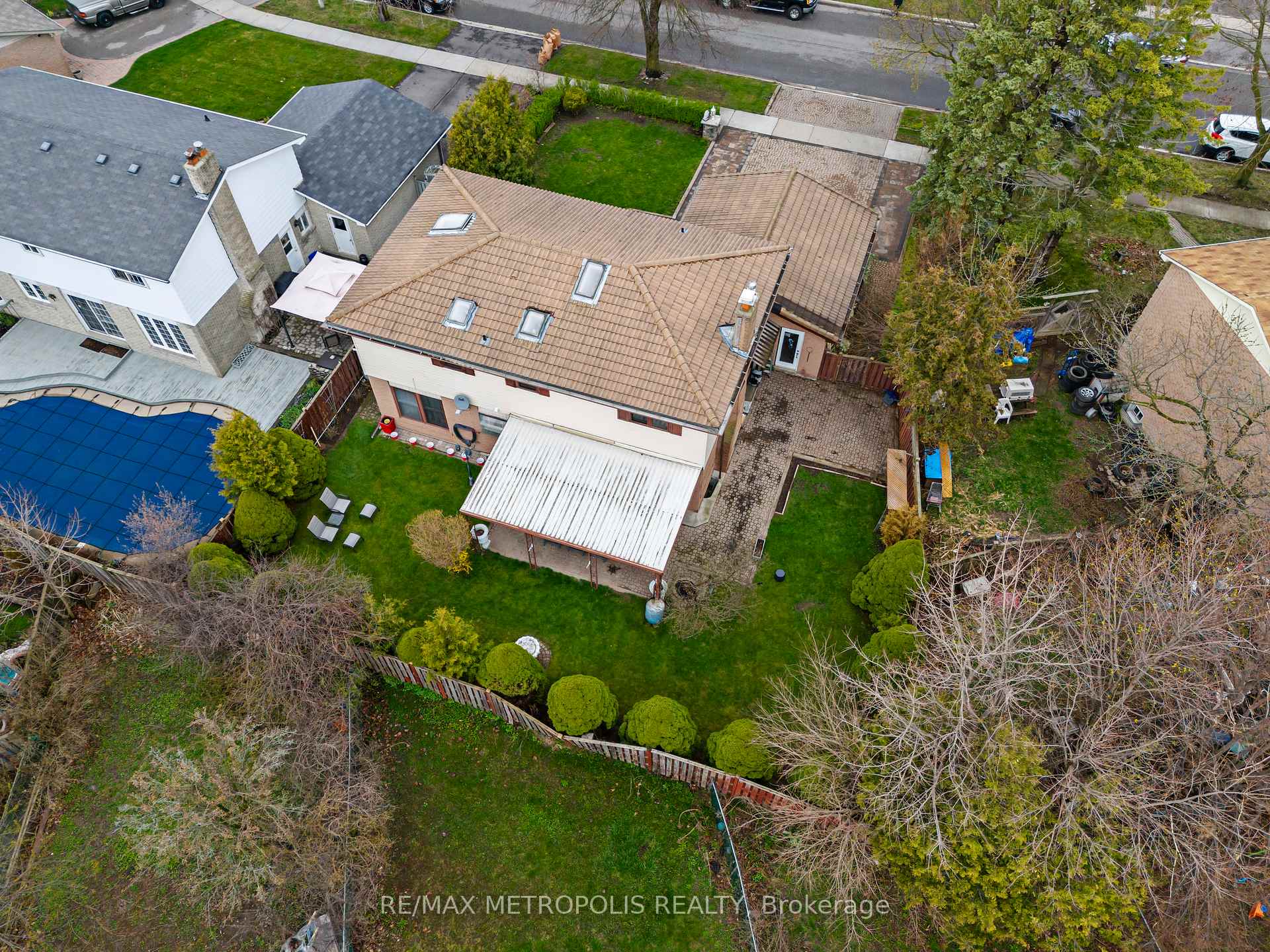 Photo 11 of Unit Upper, 754 Eyer Drive, Pickering, West Shore — HOMEH