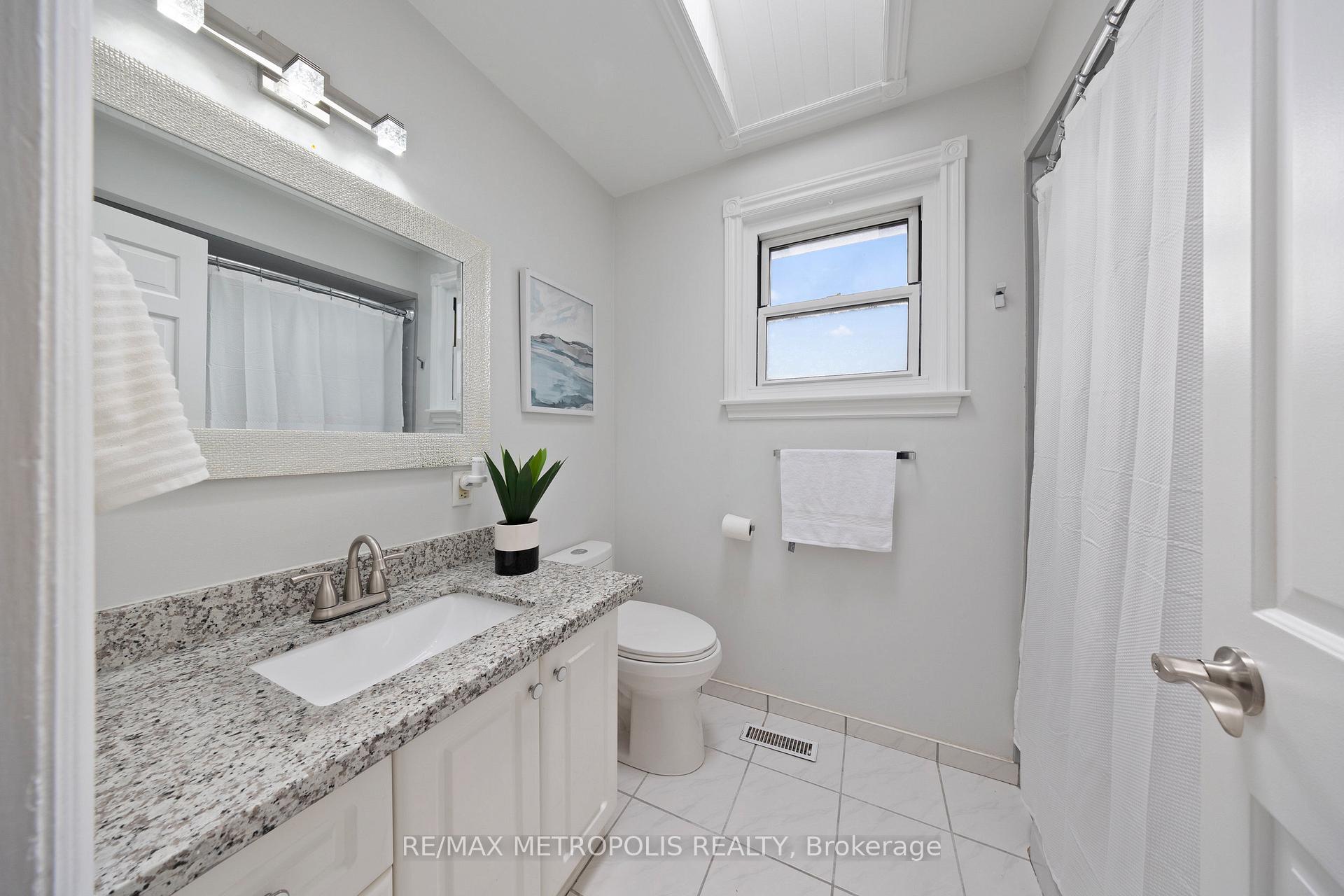 Photo 28 of Unit Upper, 754 Eyer Drive, Pickering, West Shore — HOMEH