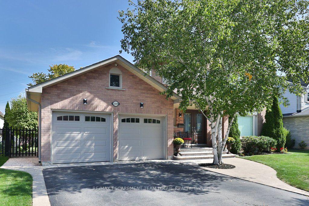 Photo 2 of 2109 Keith Close, Burlington, Headon — HOMEH