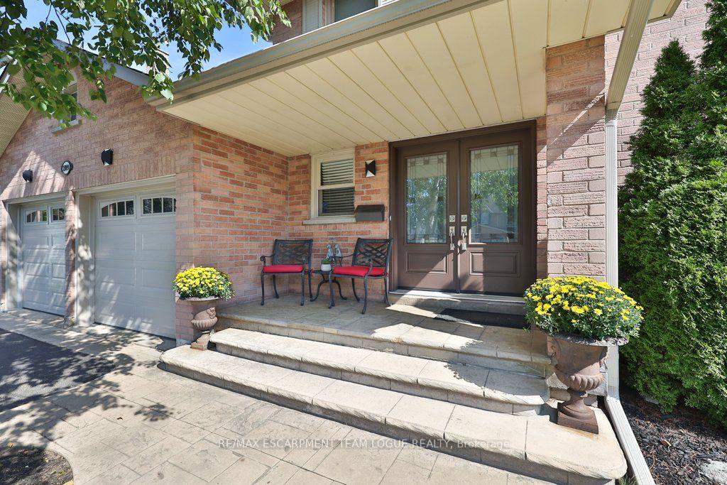 Photo 3 of 2109 Keith Close, Burlington, Headon — HOMEH