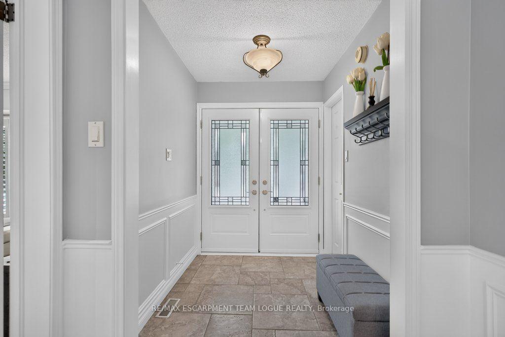 Photo 4 of 2109 Keith Close, Burlington, Headon — HOMEH