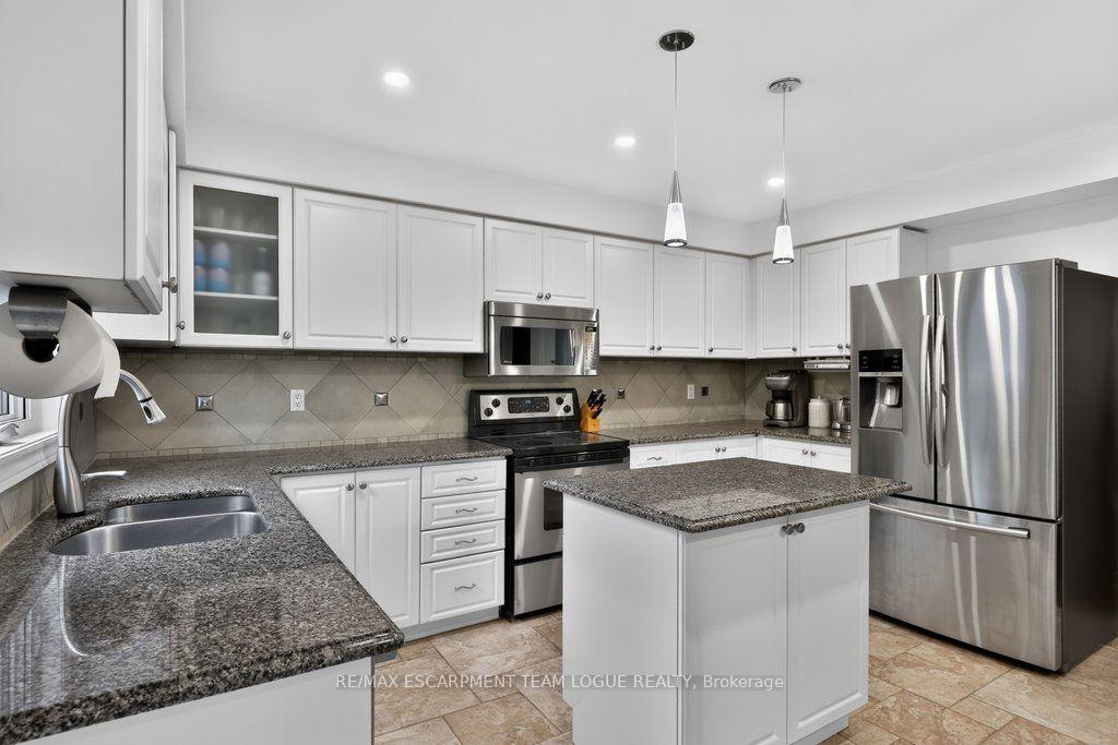 Photo 8 of 2109 Keith Close, Burlington, Headon — HOMEH