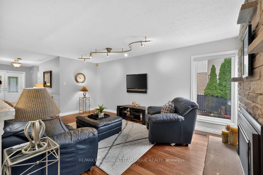 Photo 10 of 2109 Keith Close, Burlington, Headon — HOMEH