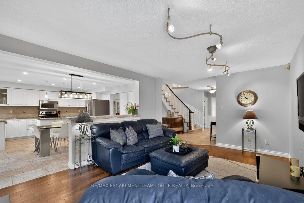 Photo 11 of 2109 Keith Close, Burlington, Headon — HOMEH