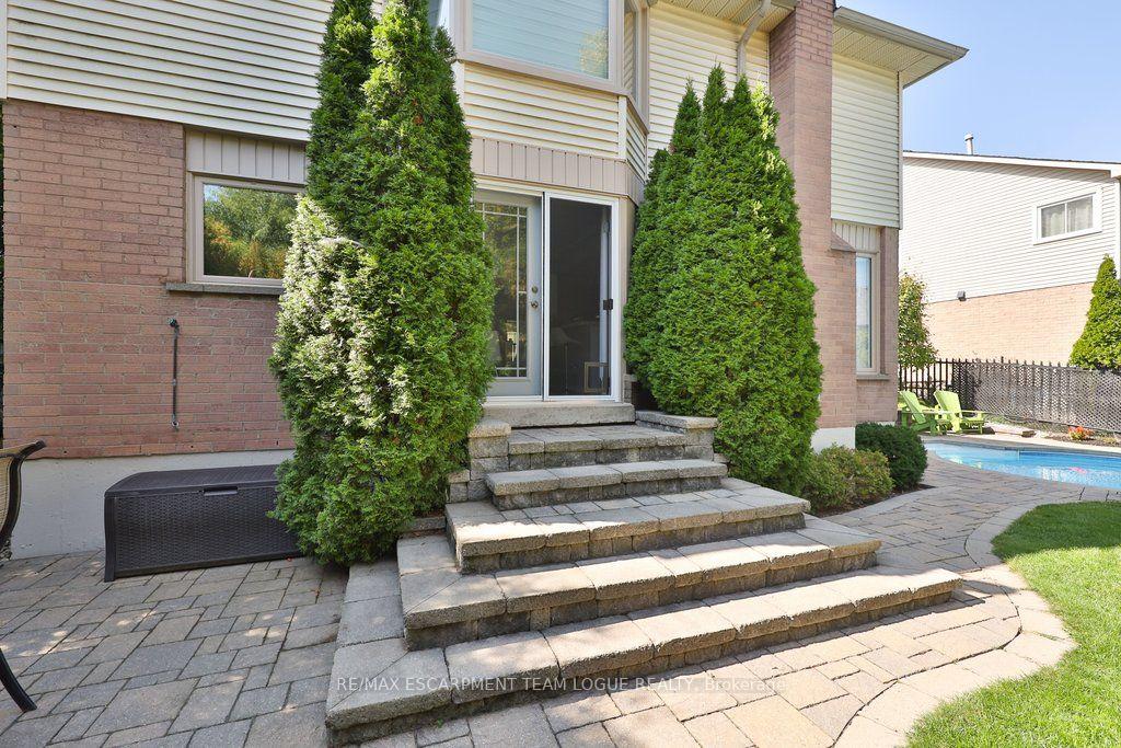 Photo 32 of 2109 Keith Close, Burlington, Headon — HOMEH
