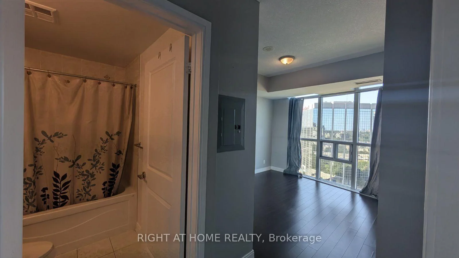 Photo 12 of Unit 1710, 80 Absolute Avenue, Mississauga, City Centre — HOMEH