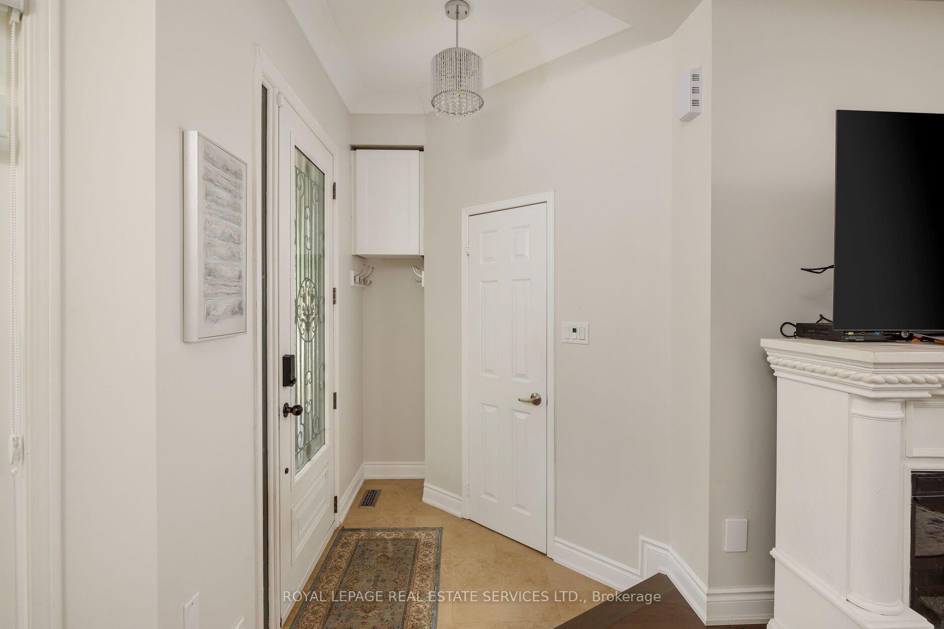 Photo 9 of 184 Gatwick Drive, Oakville, River Oaks — HOMEH