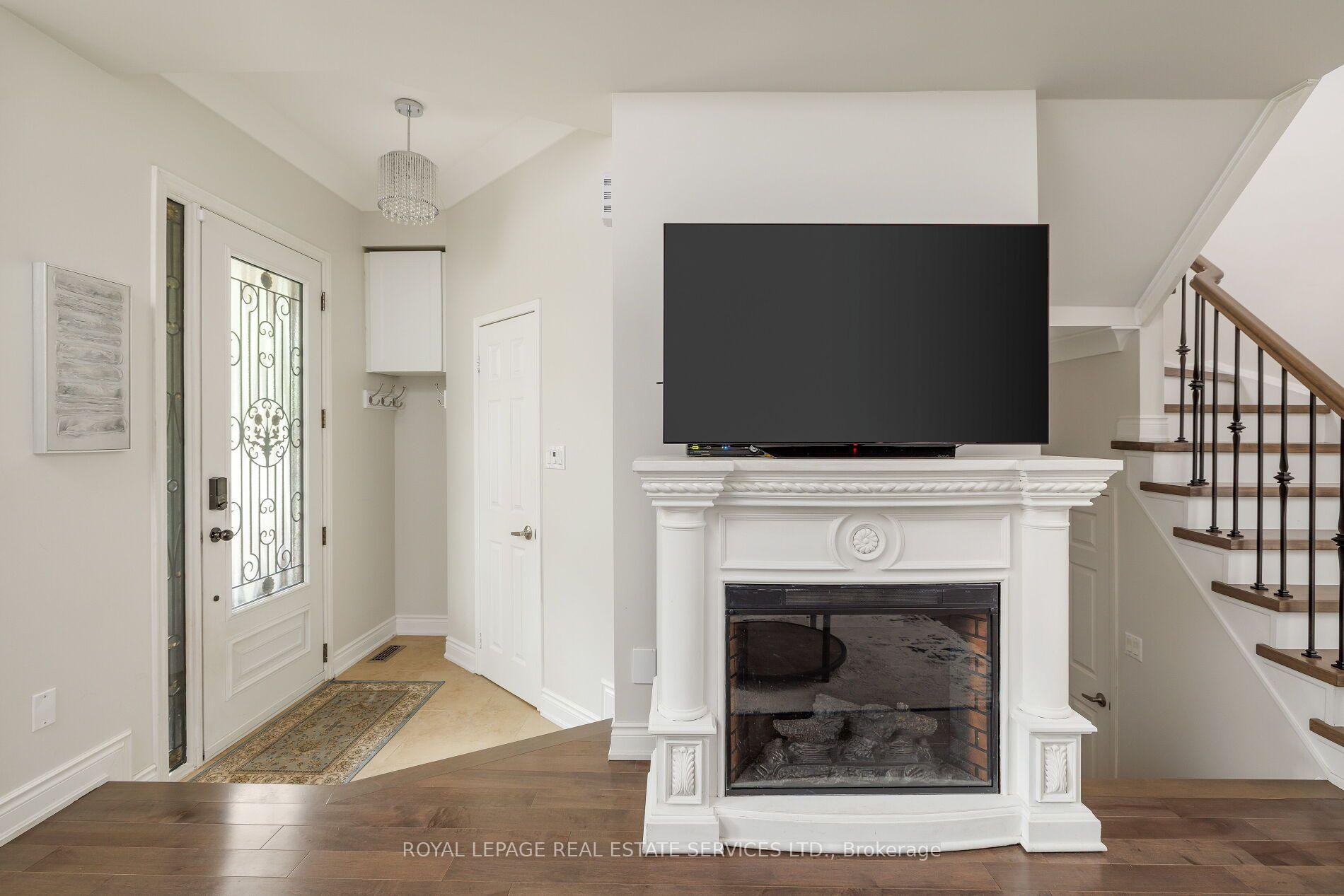 Photo 15 of 184 Gatwick Drive, Oakville, River Oaks — HOMEH