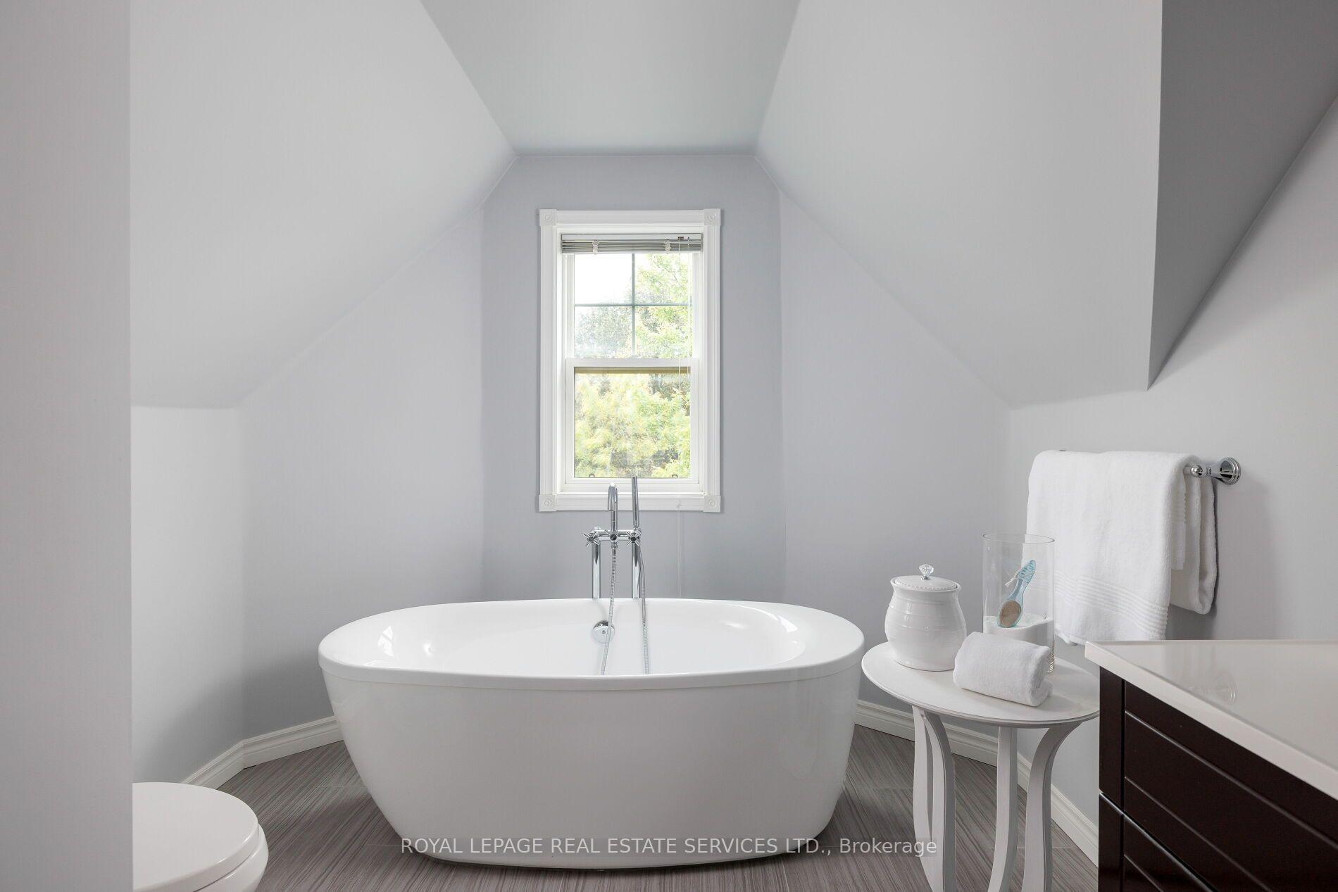 Photo 45 of 184 Gatwick Drive, Oakville, River Oaks — HOMEH