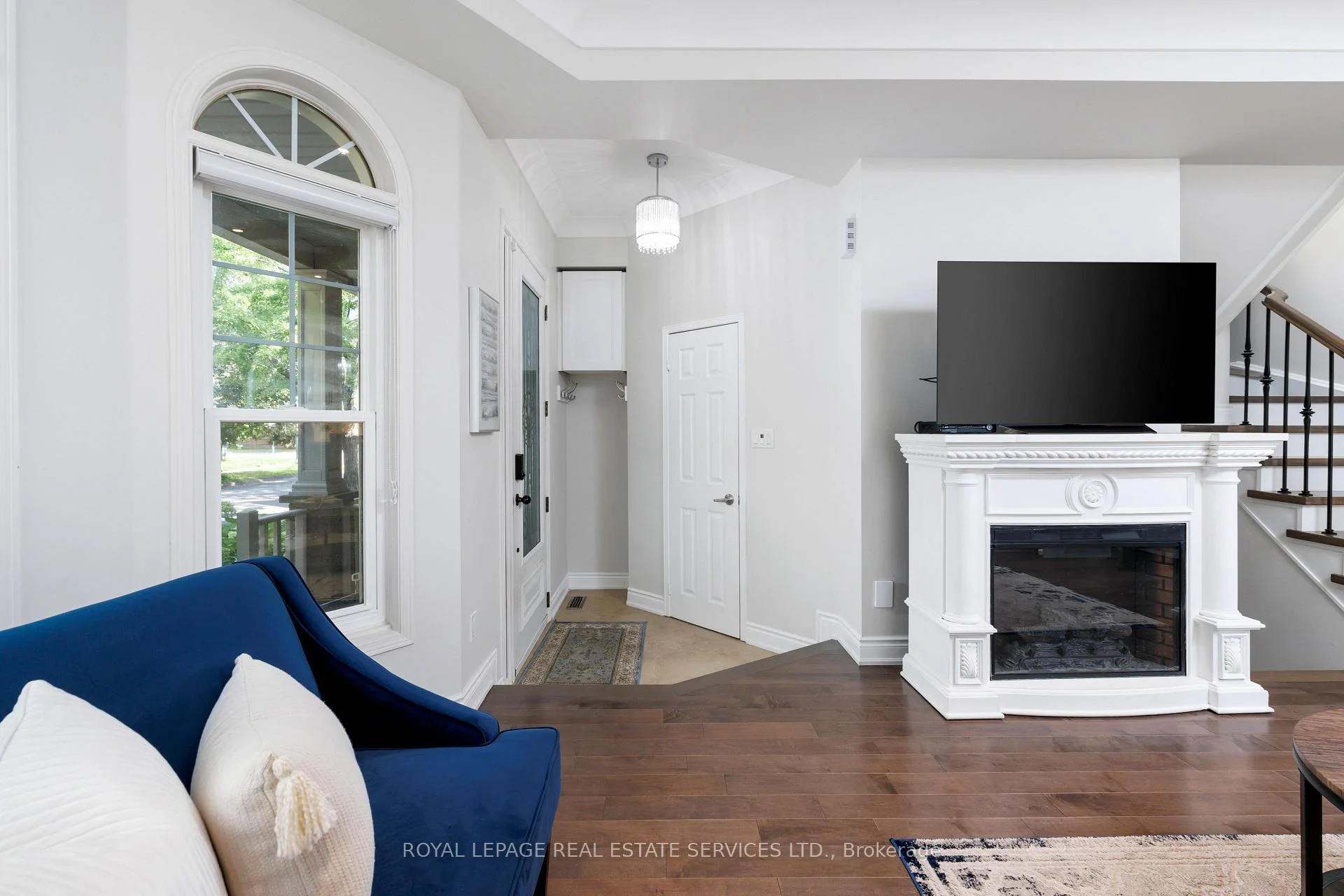 Photo 8 of 184 Gatwick Drive, Oakville, River Oaks — HOMEH