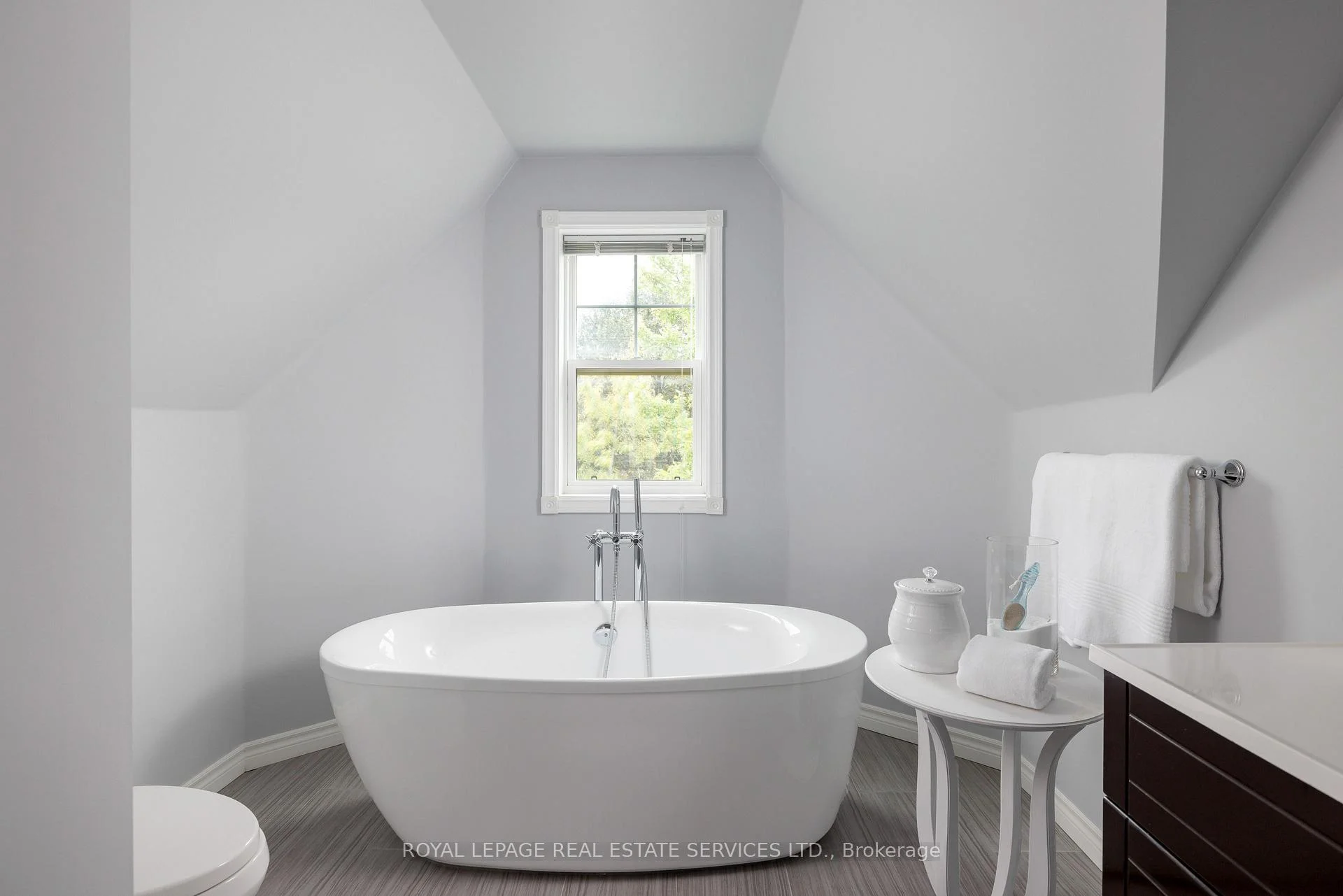 Photo 46 of 184 Gatwick Drive, Oakville, River Oaks — HOMEH